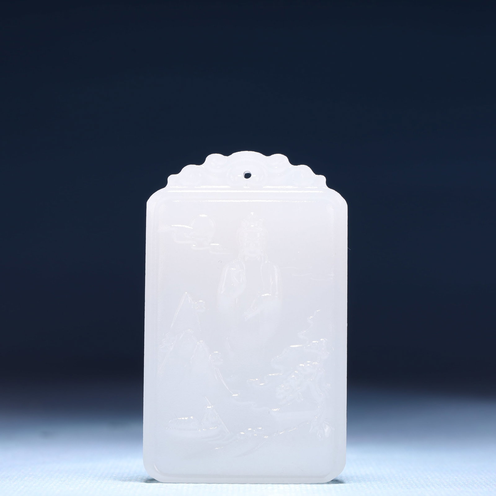 An Exquisite White Jade Statue of Avalokitesvara Pendant: An Exquisite White Jade Statue of Avalokitesvara Pendant,Size:1.6inx0.4inx2.4in,Weight:50g 白玉观音像牌