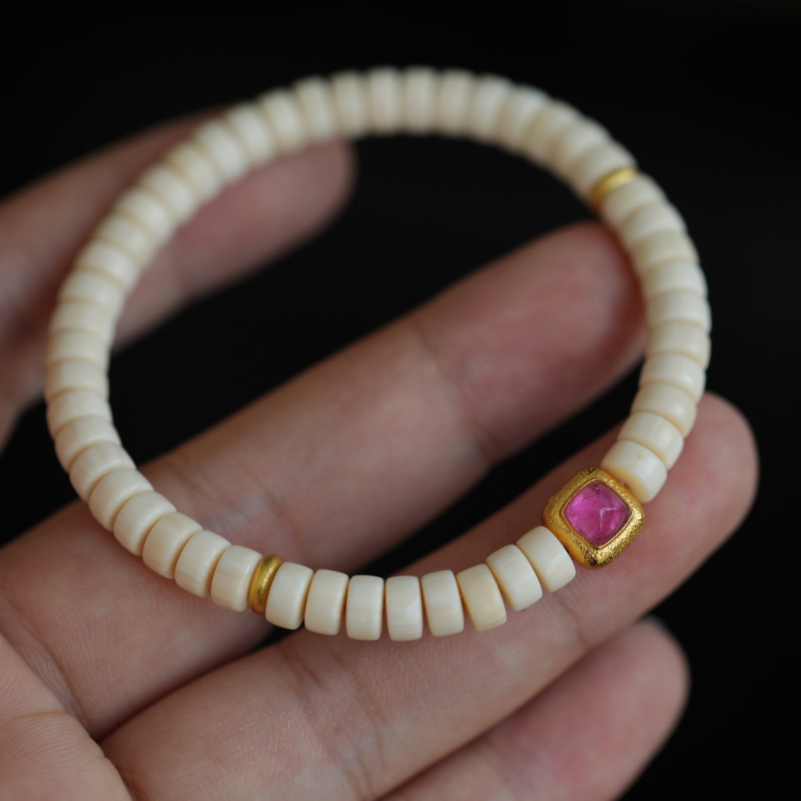 An Exquisite Bracelets - 4