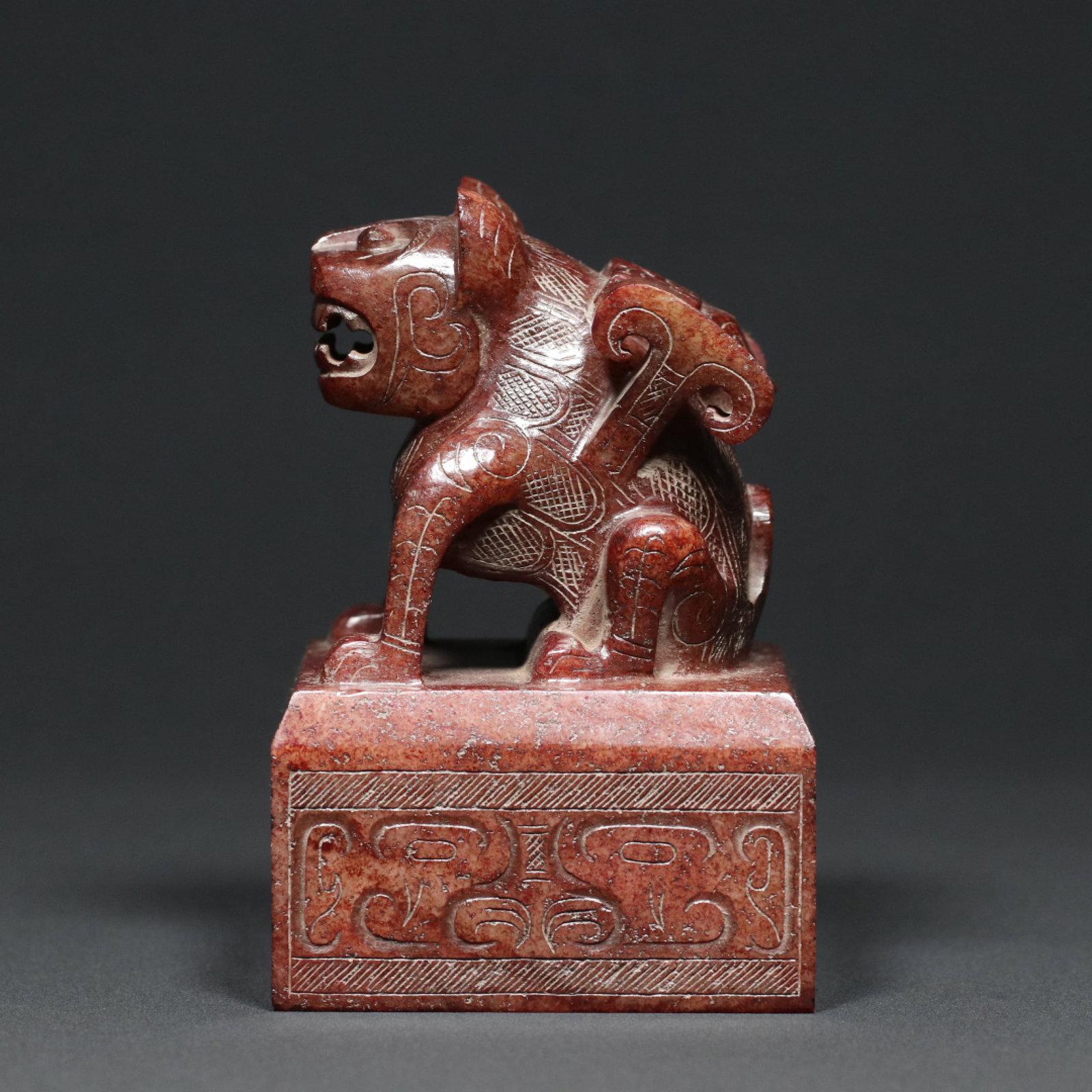 An Exquisite Archaic Jade Auspicious Beast Pattern Seal (1 of 9)