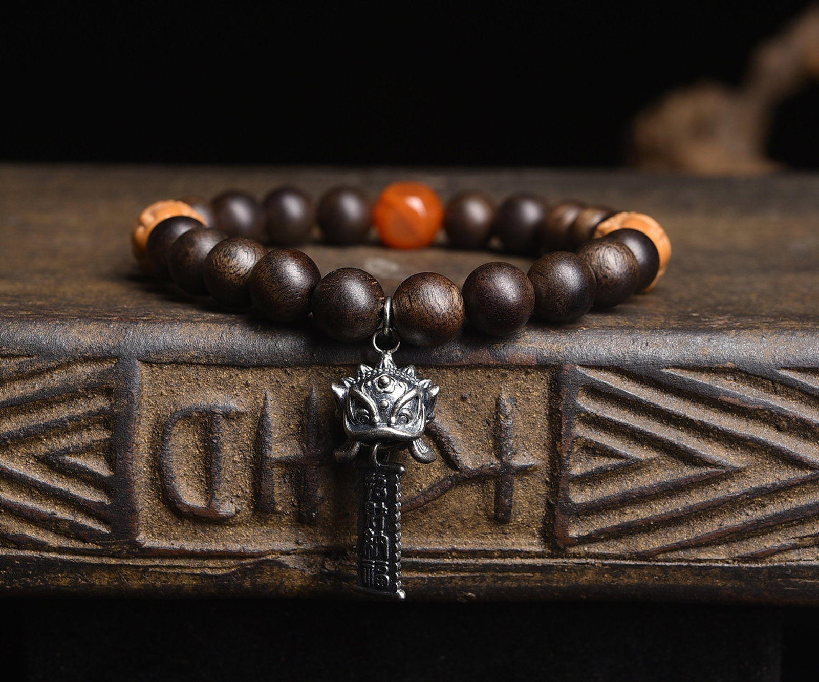 An Exquisite Eaglewood Bracelets - 3