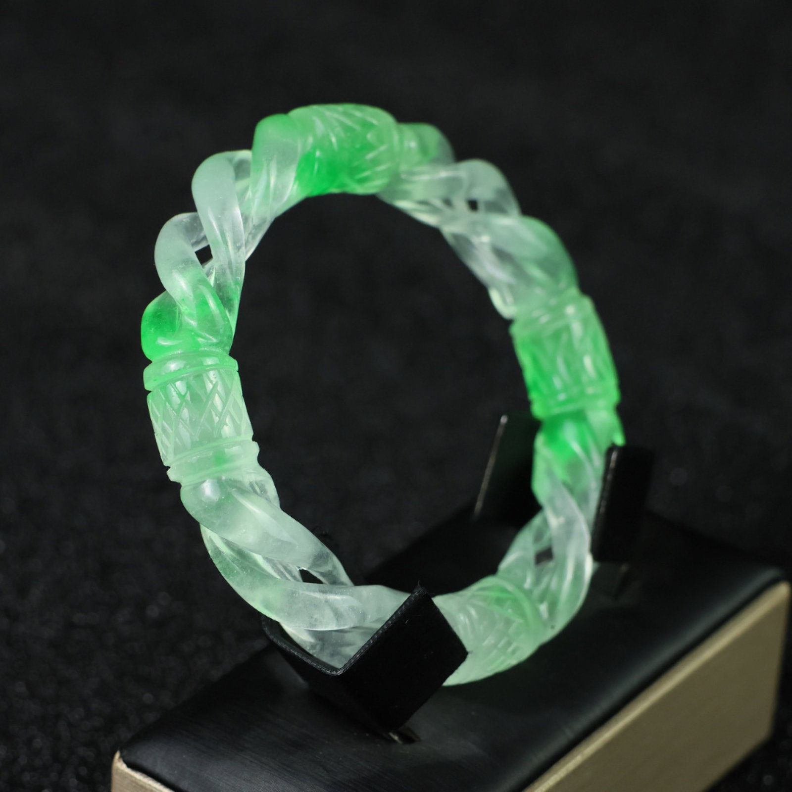 An Exquisite Jadeite Bracelets - 2