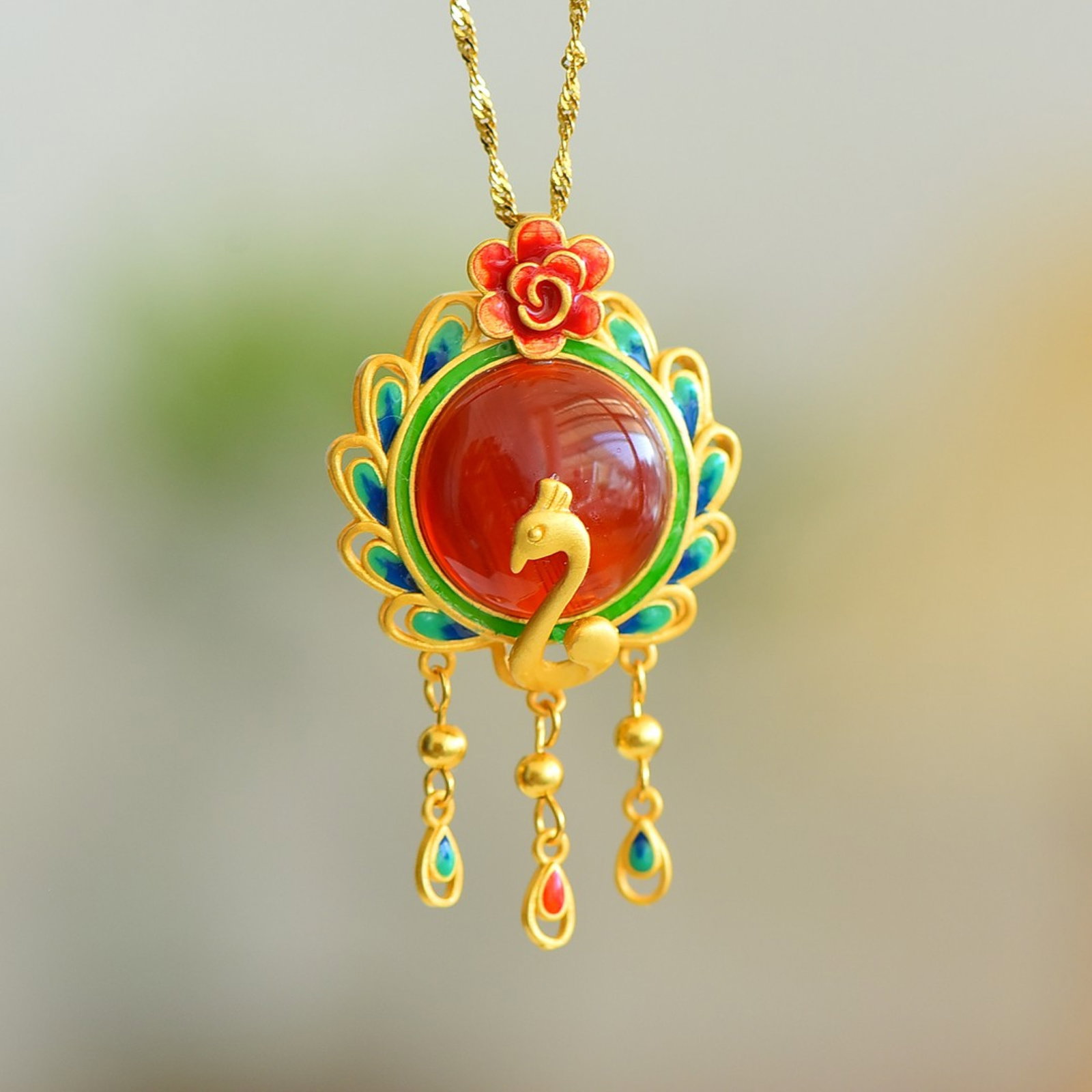 An Exquisite Sterling Silver-Gold Plated Inlaid Agate Pendant: An Exquisite Sterling Silver-Gold Plated Inlaid Agate Pendant,Size:16mmx16mm 纯银镀金镶玛瑙吊坠