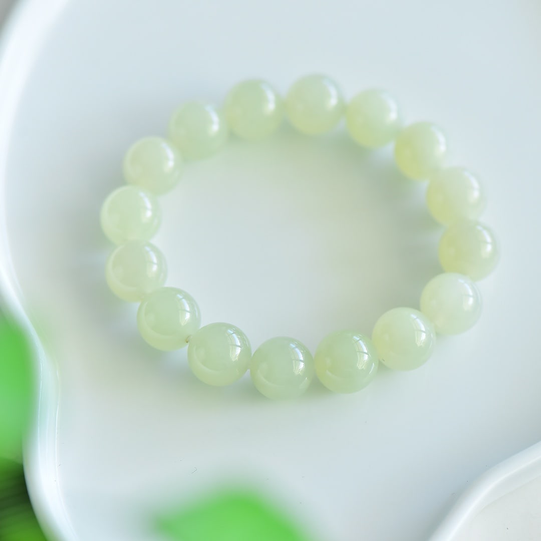 An Exquisite White Jade Bracelets: An Exquisite White Jade Bracelets,Size:12mm 白玉手串