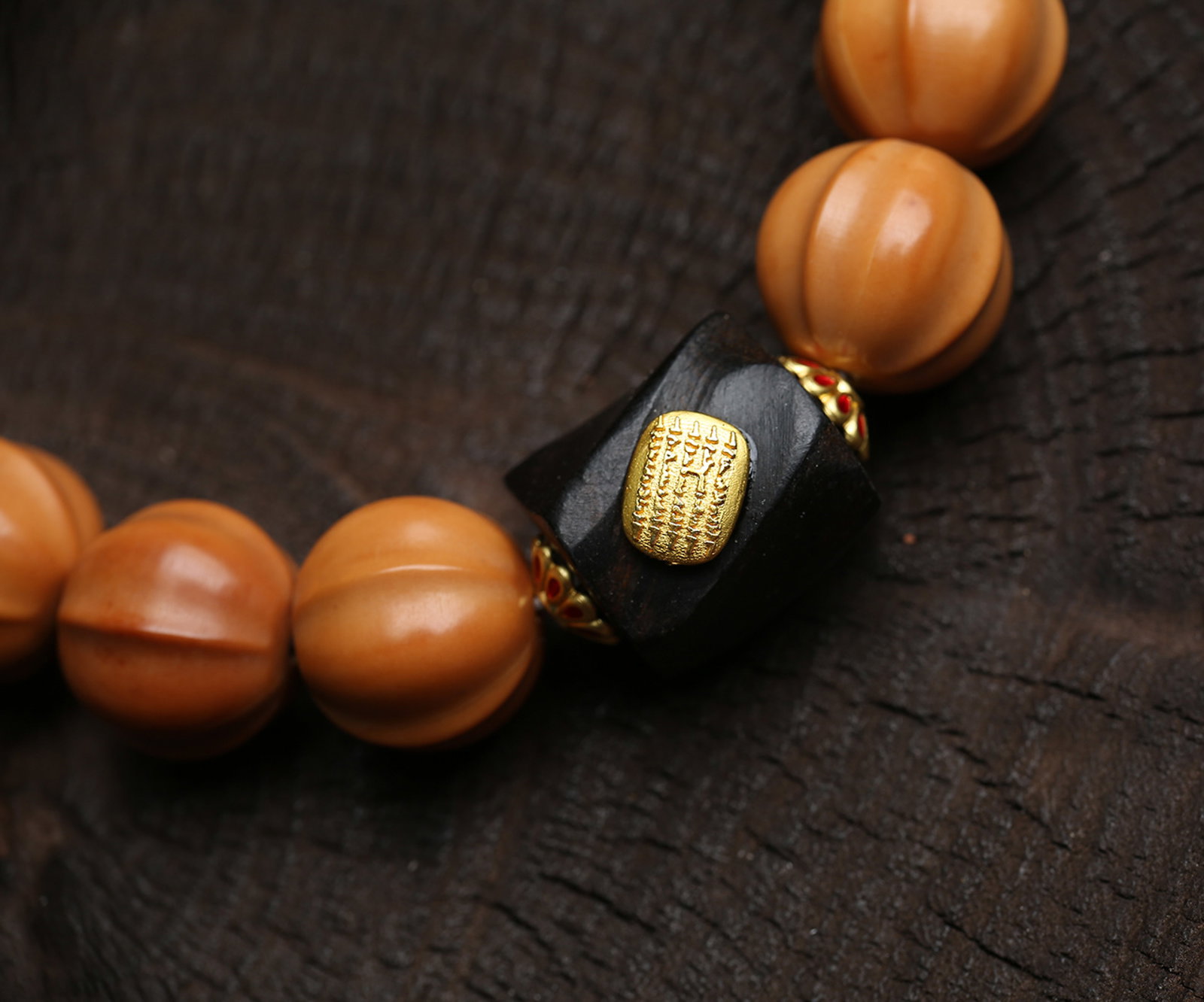 An Exquisite Walnut Bracelets - 4