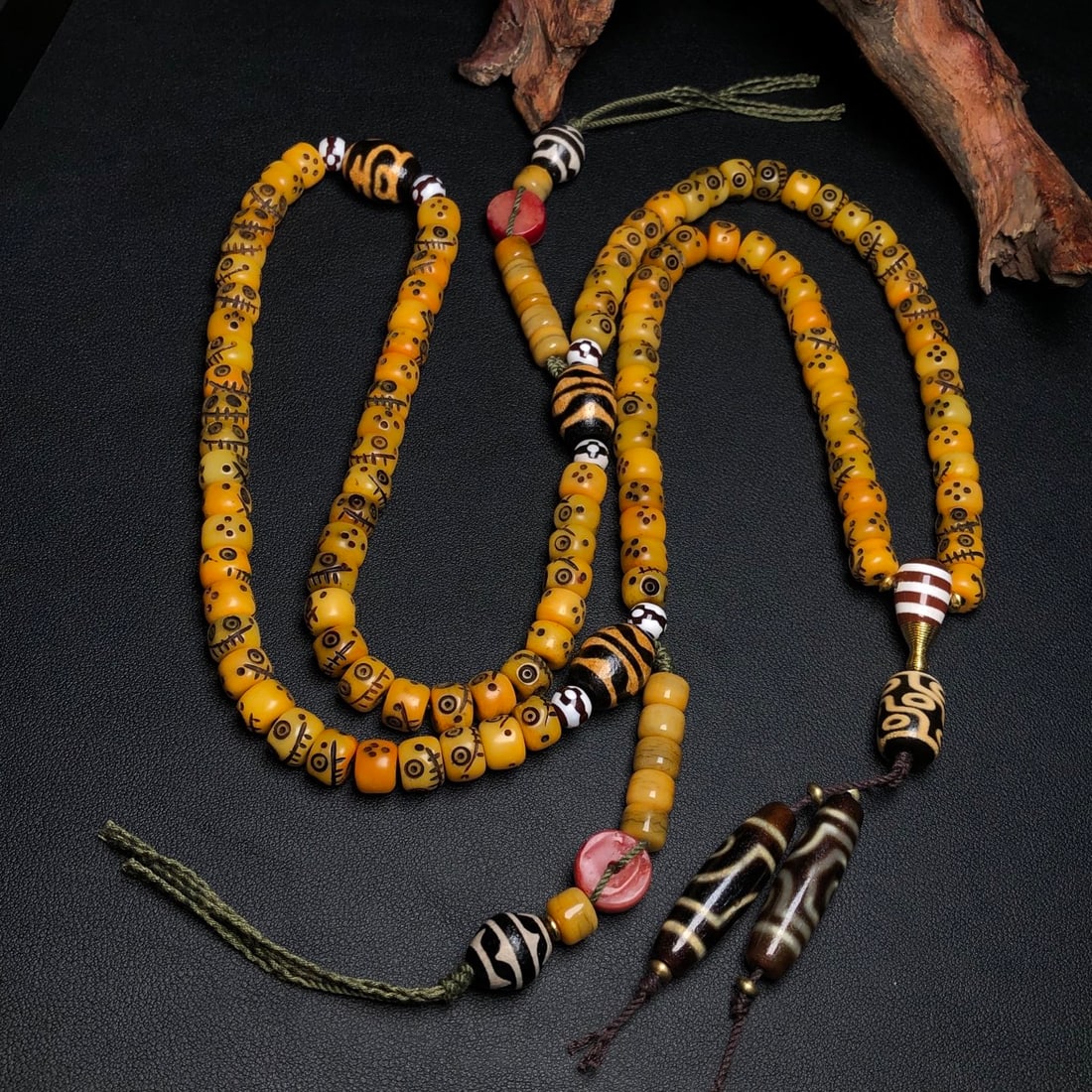 An Exquisite Dzi Bead Bracelets - 2