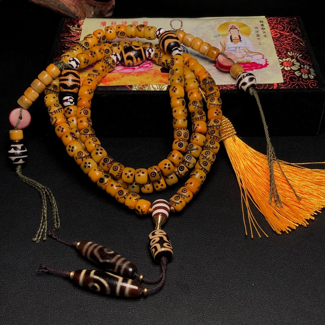 An Exquisite Dzi Bead Bracelets - 3