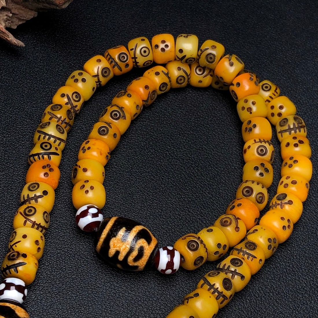 An Exquisite Dzi Bead Bracelets - 7