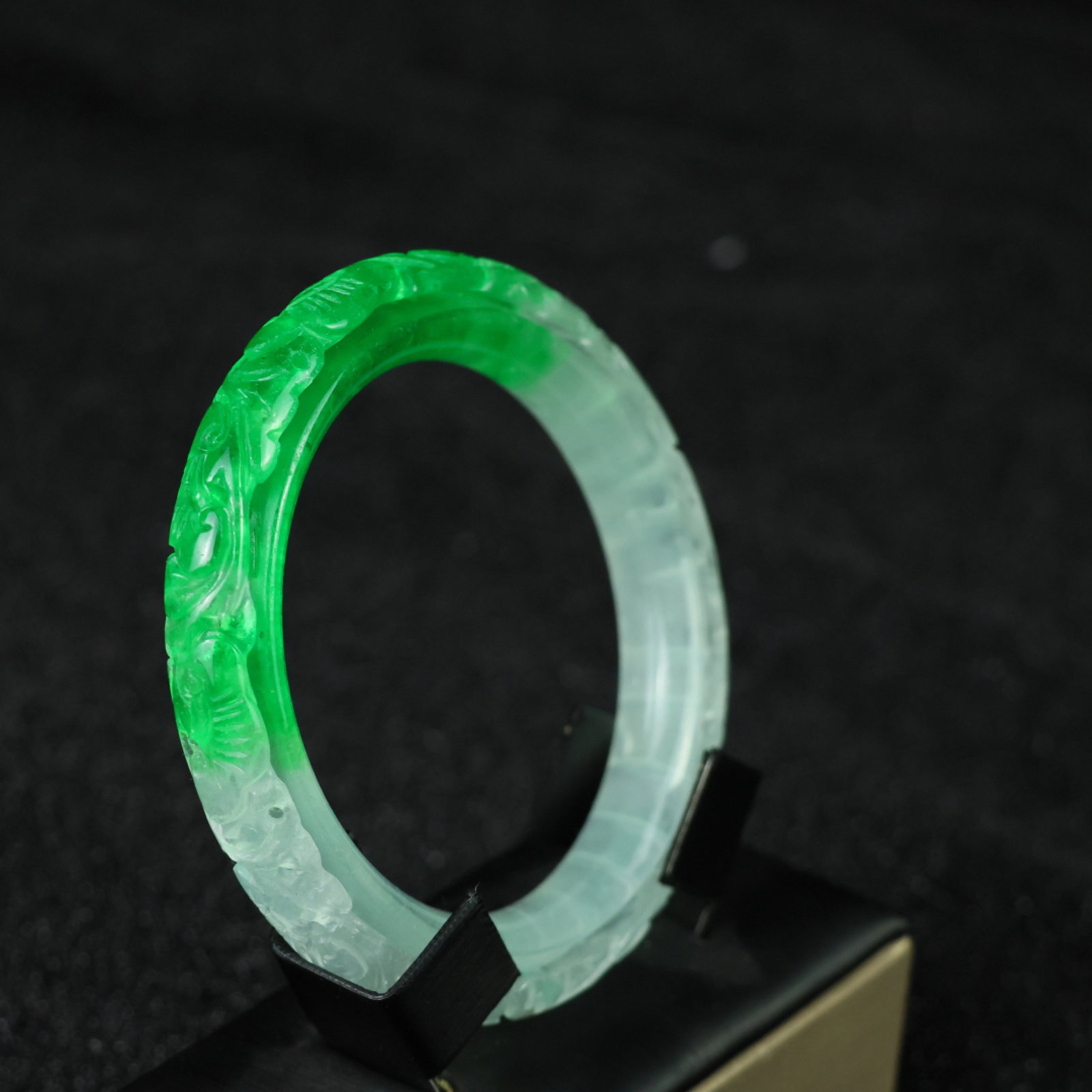 An Exquisite Jadeite Bracelets - 2