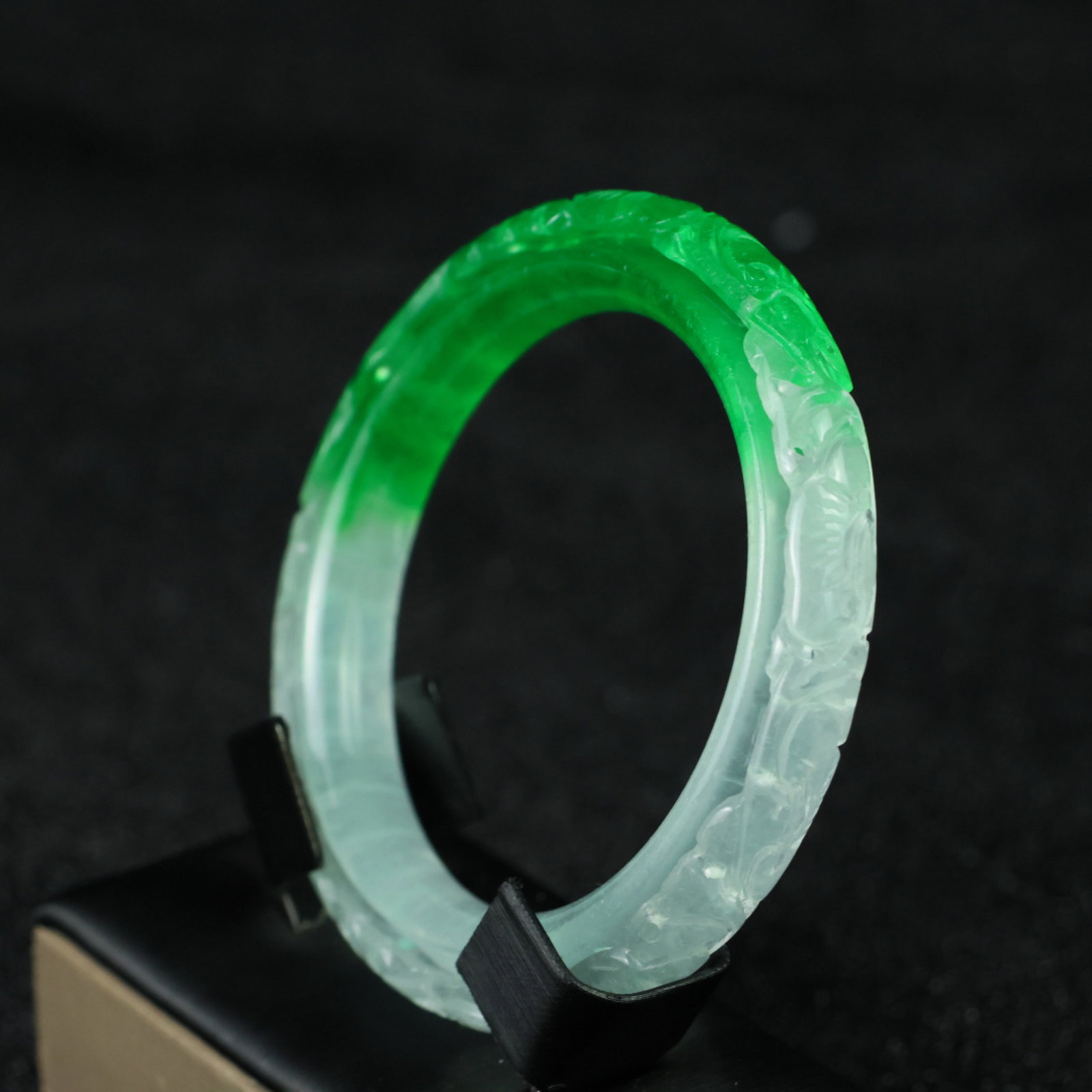 An Exquisite Jadeite Bracelets - 4
