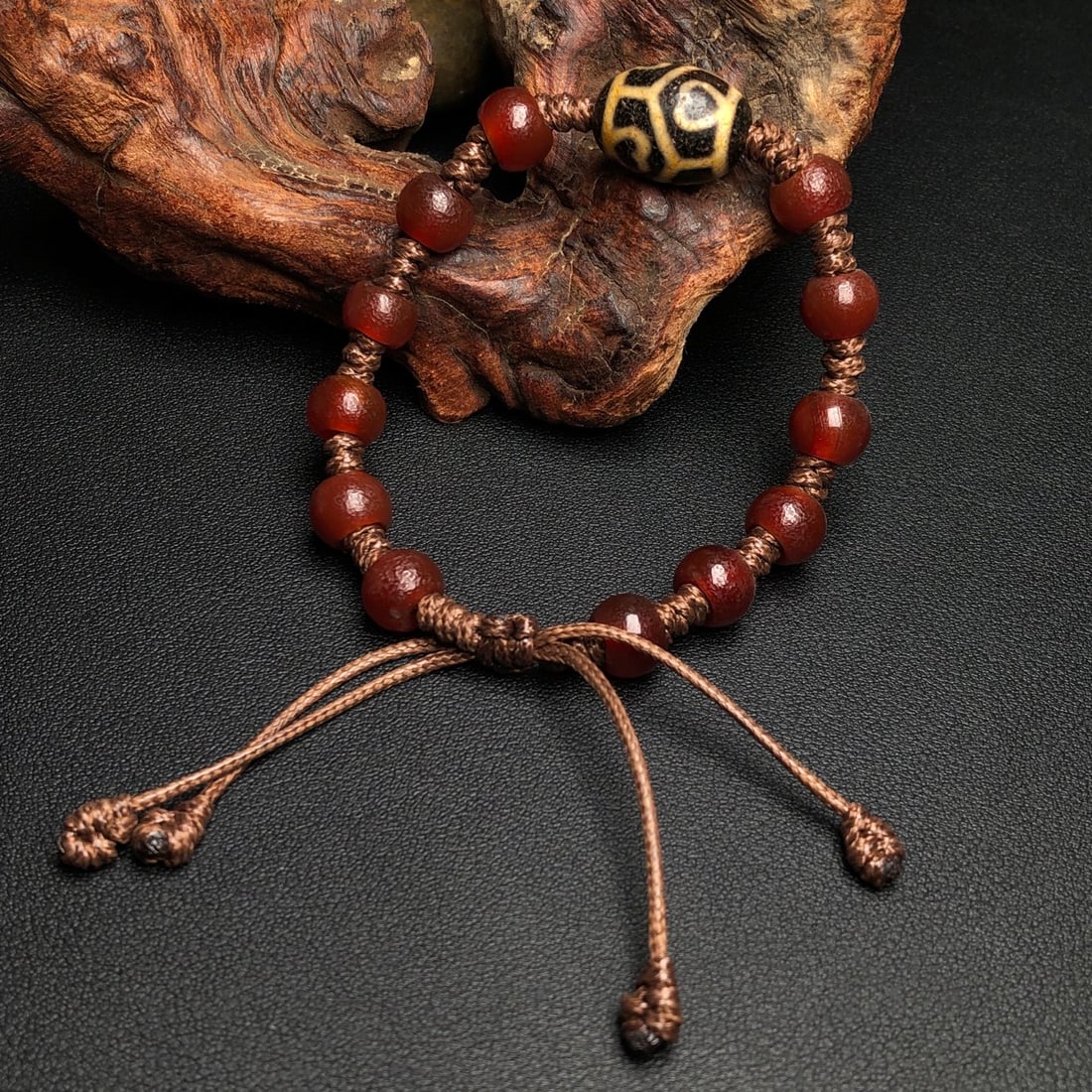 An Exquisite Agate Bracelets - 9