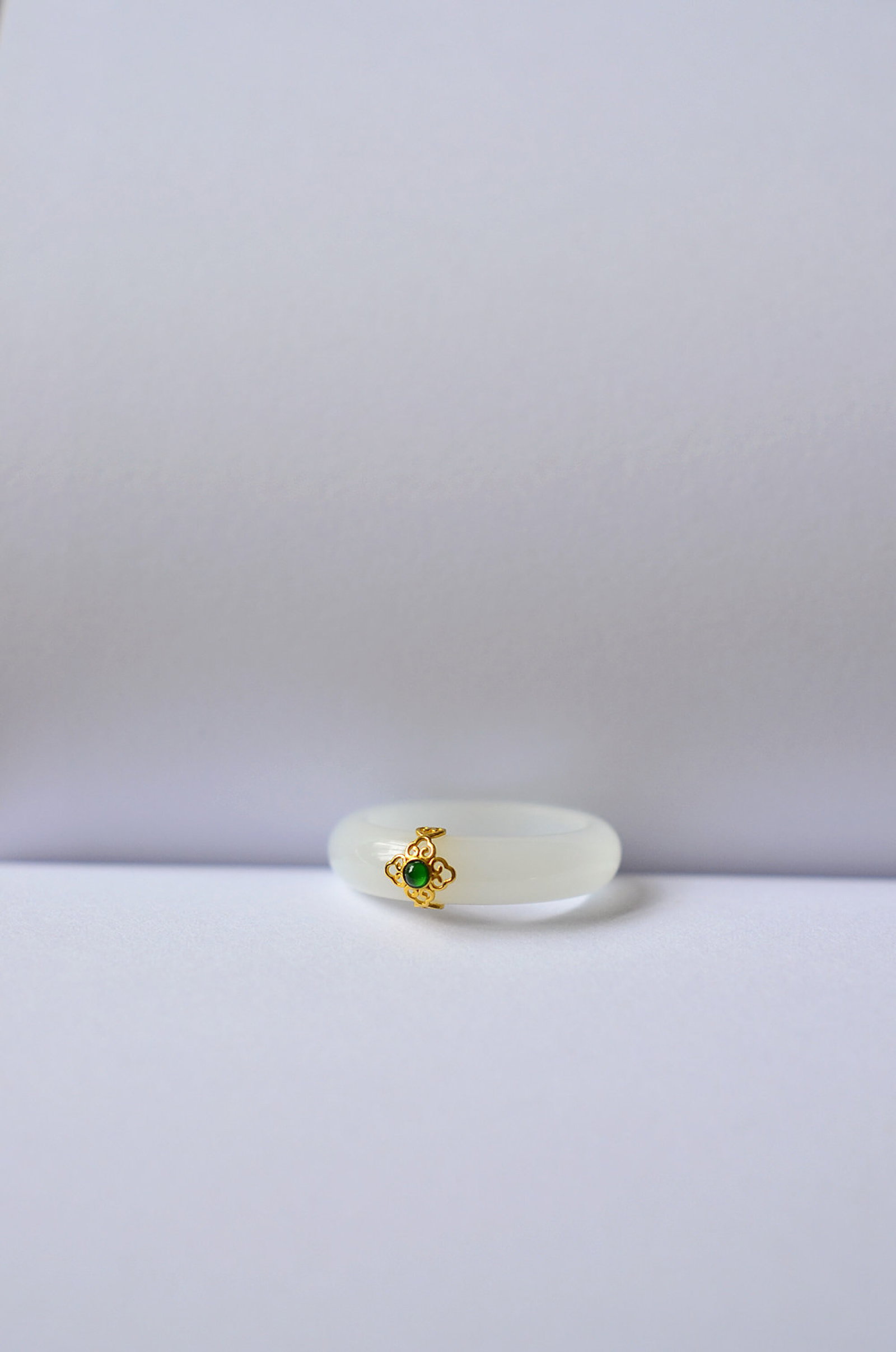 An Exquisite White Jade Ring - 4