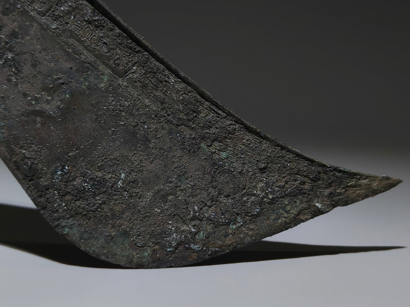 An Archaic Bronze Thunder and Cloud Pattern Machete - 6