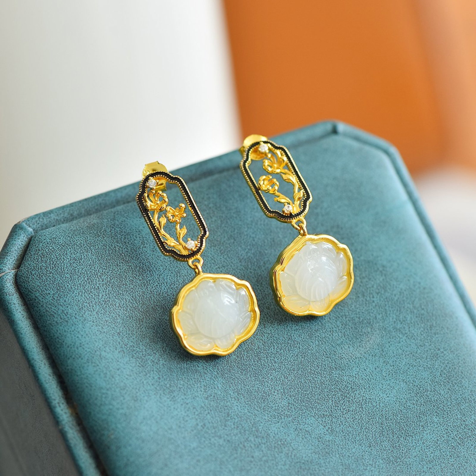 A Pair of Exquisite Sterling Silver-Gold Plated Inlaid White Jade Earrings: A Pair of Exquisite Sterling Silver-Gold Plated Inlaid White Jade Earrings,Size:11mmx12mm 一对纯银镀金镶白玉耳环