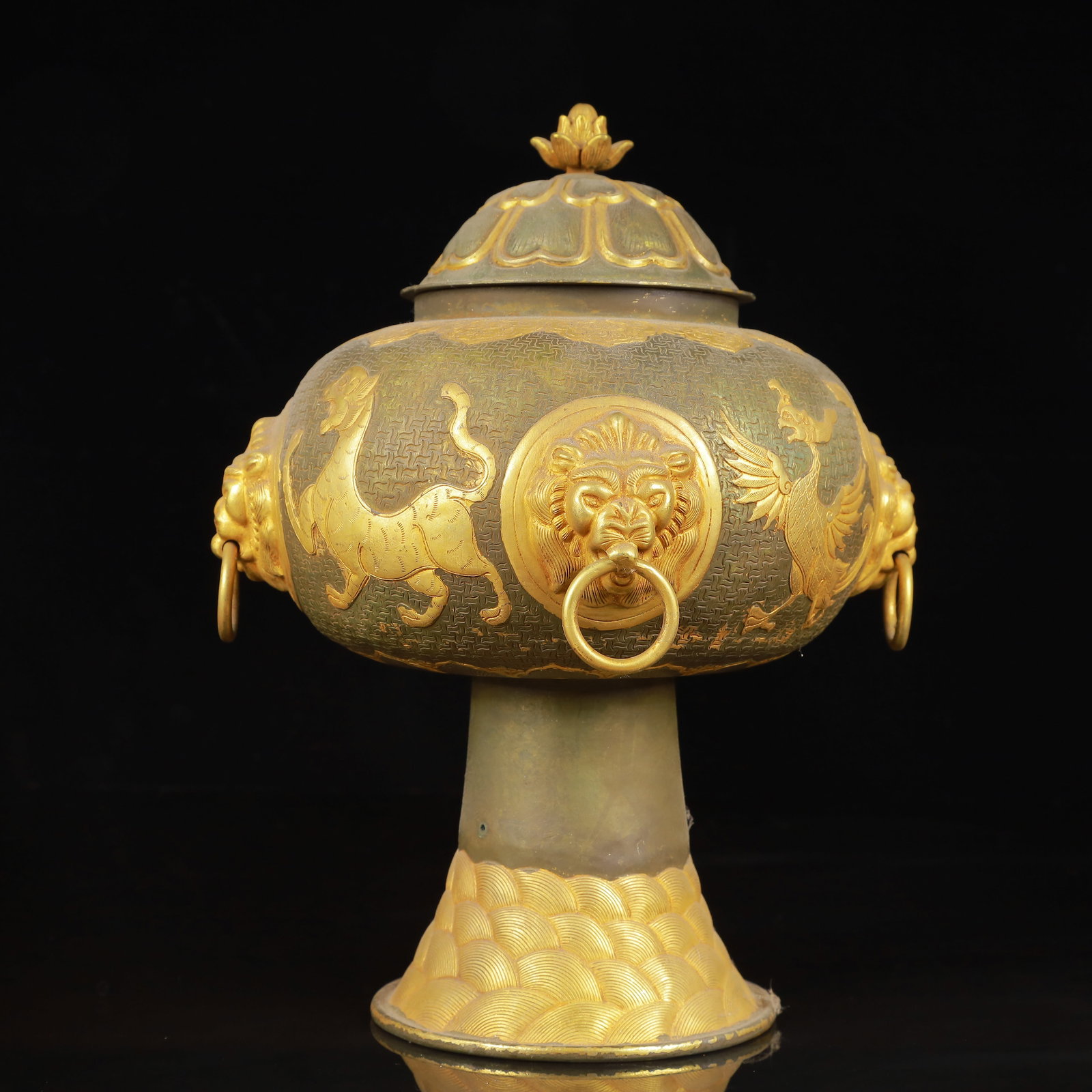 An Exquisite Gilt Silver Auspicious Beast Pattern Beast-Ears Jar: An Exquisite Gilt Silver Auspicious Beast Pattern Beast-Ears Jar,Tang Dynasty,China,Zhenguan Four-Character Mark,Size:8.3inx10.2in,Weight:1700g 
