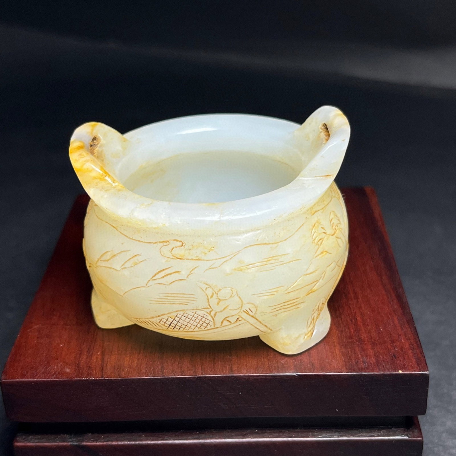 An Exquisite White Jade Landscape and Figure Pattern Double-Ears Tripod Censer: An Exquisite White Jade Landscape and Figure Pattern Double-Ears Tripod Censer,Qing Dynasty,China,Size:53mmx37mm,Weight:87g 