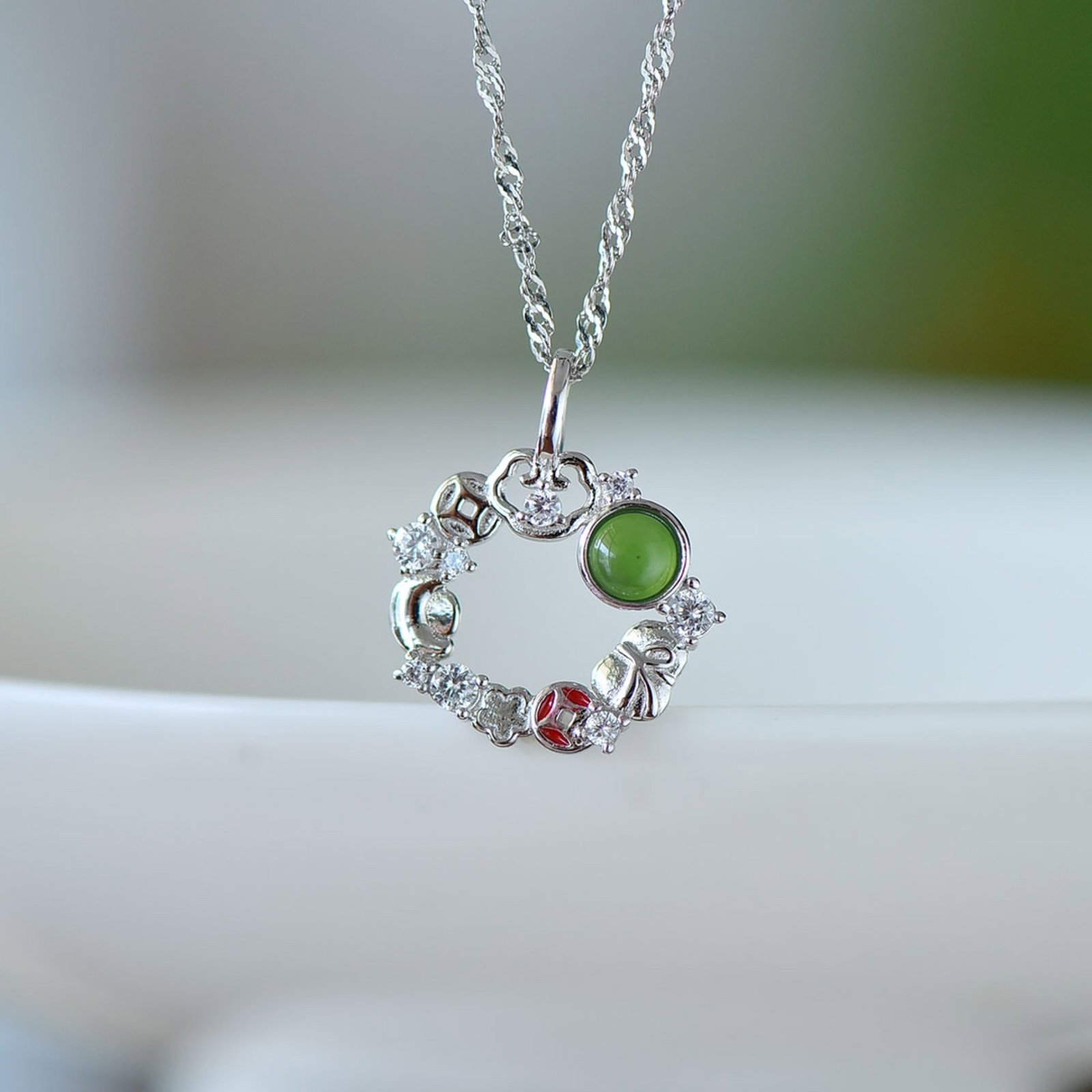 An Exquisite Sterling Silver Inlaid Jasper Pendant,Inlaid Diamond: An Exquisite Sterling Silver Inlaid Jasper Pendant,Inlaid Diamond,Size:4mmx4mm 纯银镶碧玉吊坠,嵌钻石