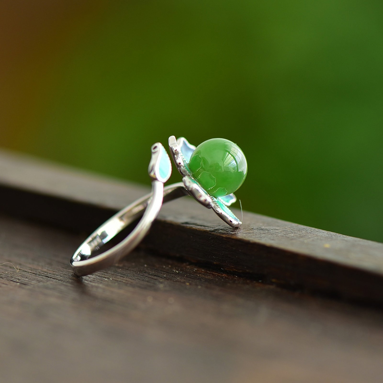 An Exquisite Sterling Silver-Gold Plated Inlaid Jasper Enamel Ring: An Exquisite Sterling Silver-Gold Plated Inlaid Jasper Enamel Ring,Size:8mmx8mm 纯银镶碧玉珐琅戒指