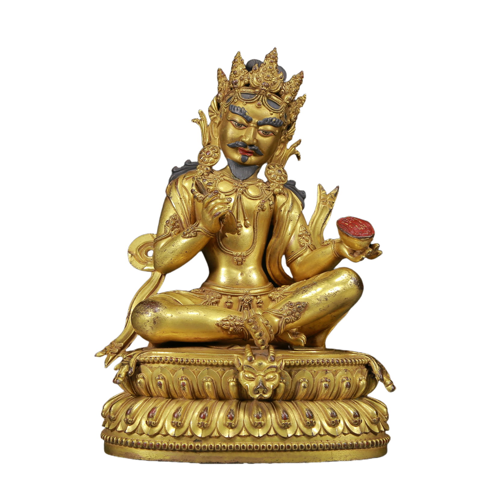 A solemn gilt bronze Vajra statue: solemn gilt-bronze Vajra statue Ming Dynasty, China. The Vajra's body is majestic and majestic, symbolizing strong will and invincible power. At the same time, his face is solemn, and his brows
