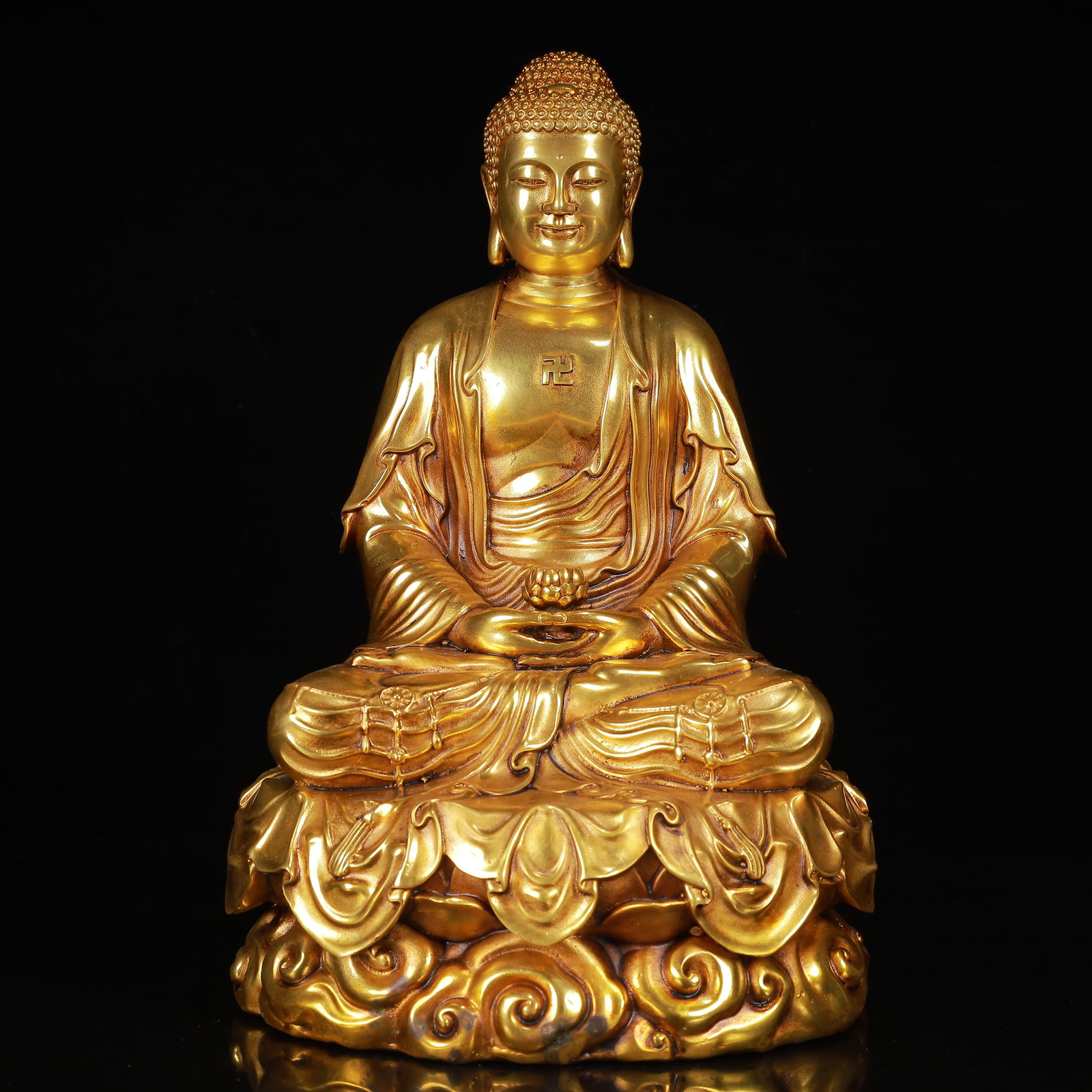 An Exquisite Gilt Bronze Statue of Sakyamuni: An Exquisite Gilt Bronze Statue of Sakyamuni,Qing Dynasty,China,Qianlong Four-Character Mark,Size:7.1inx6.3inx11.8in,Weight:5250g 