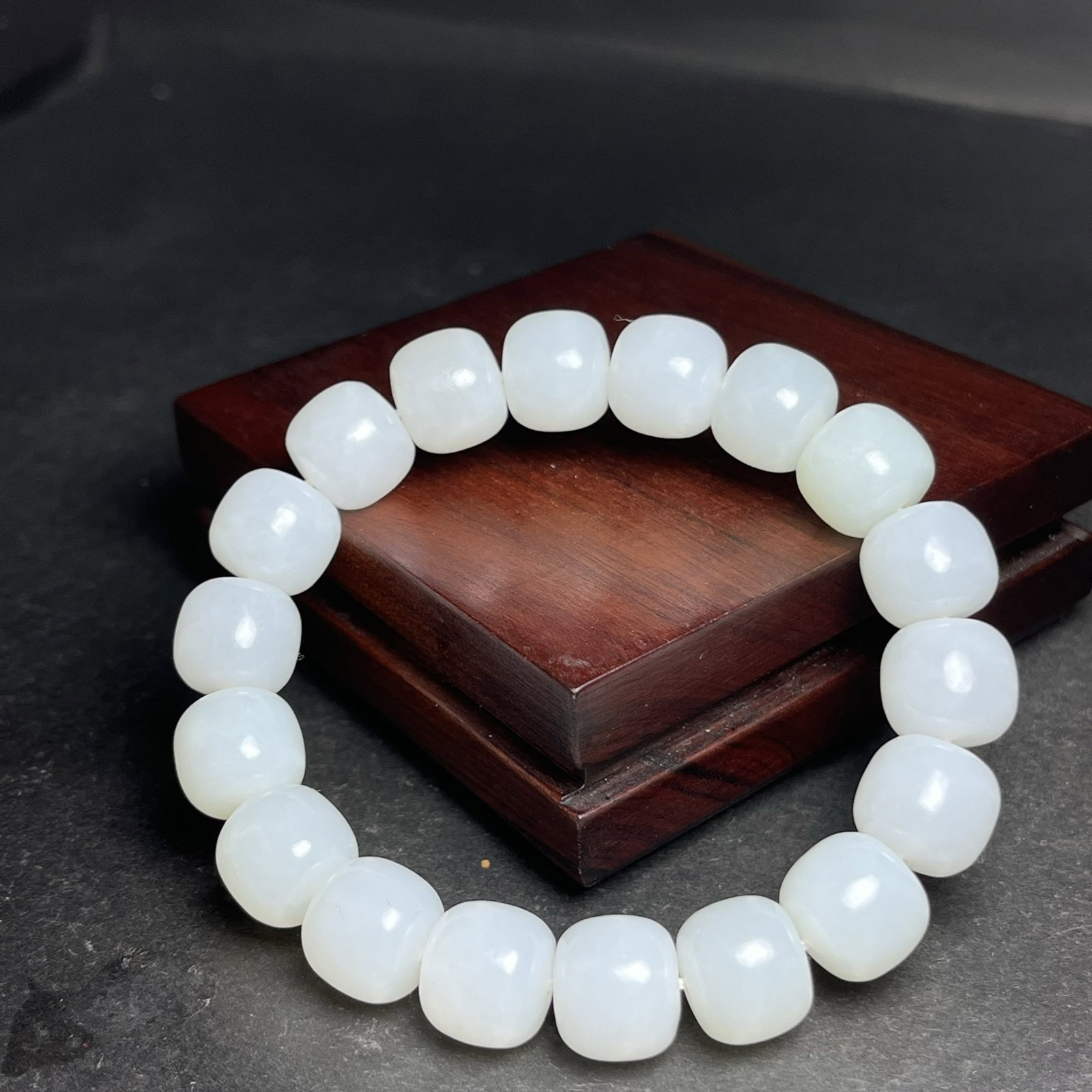 An Exquisite White Jade Bracelets - 2