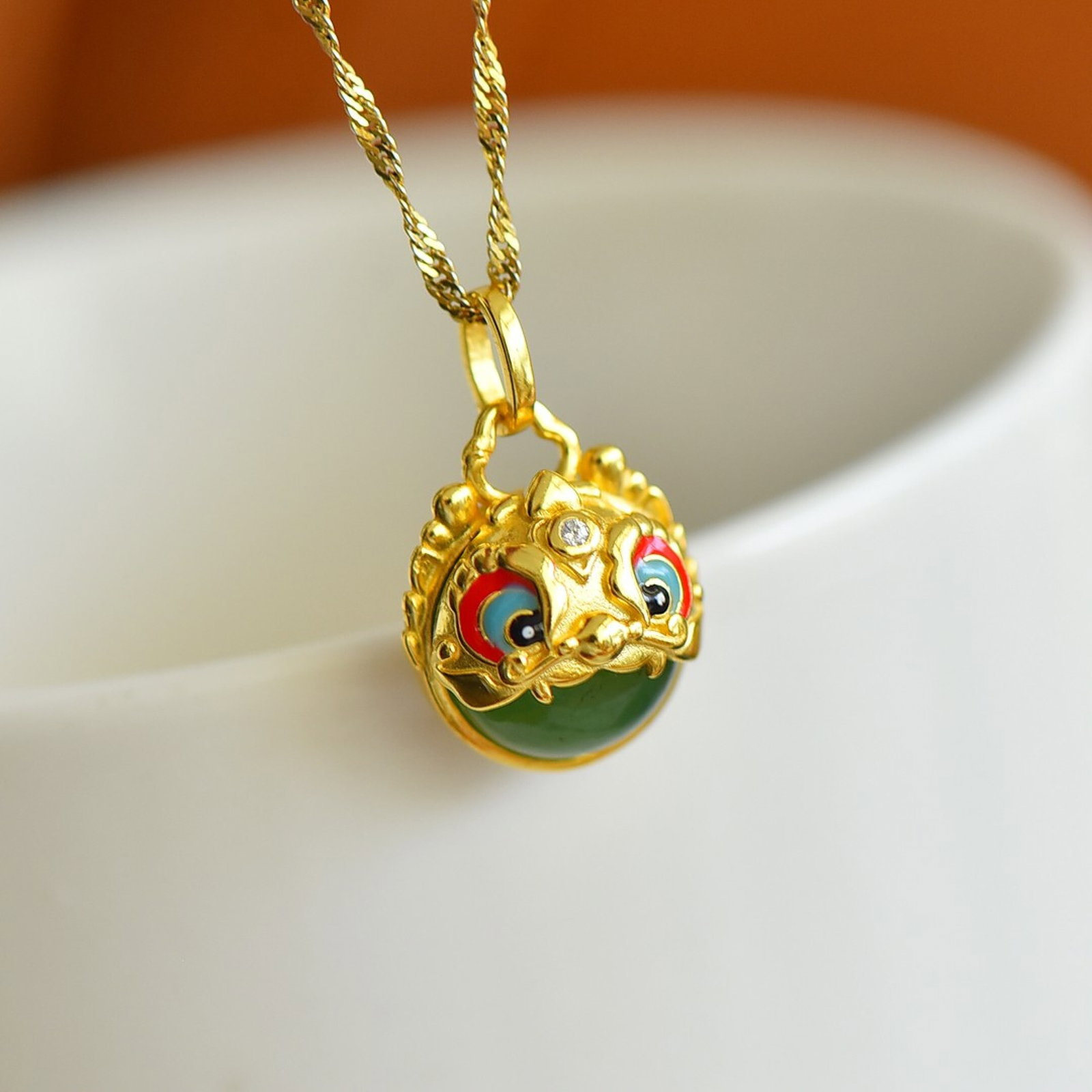 An Exquisite Sterling Silver-Gold Plated Inlaid Jasper Enamel Pendant: An Exquisite Sterling Silver-Gold Plated Inlaid Jasper Enamel Pendant,Size:10mmx10mm 纯银镀金镶碧玉珐琅吊坠