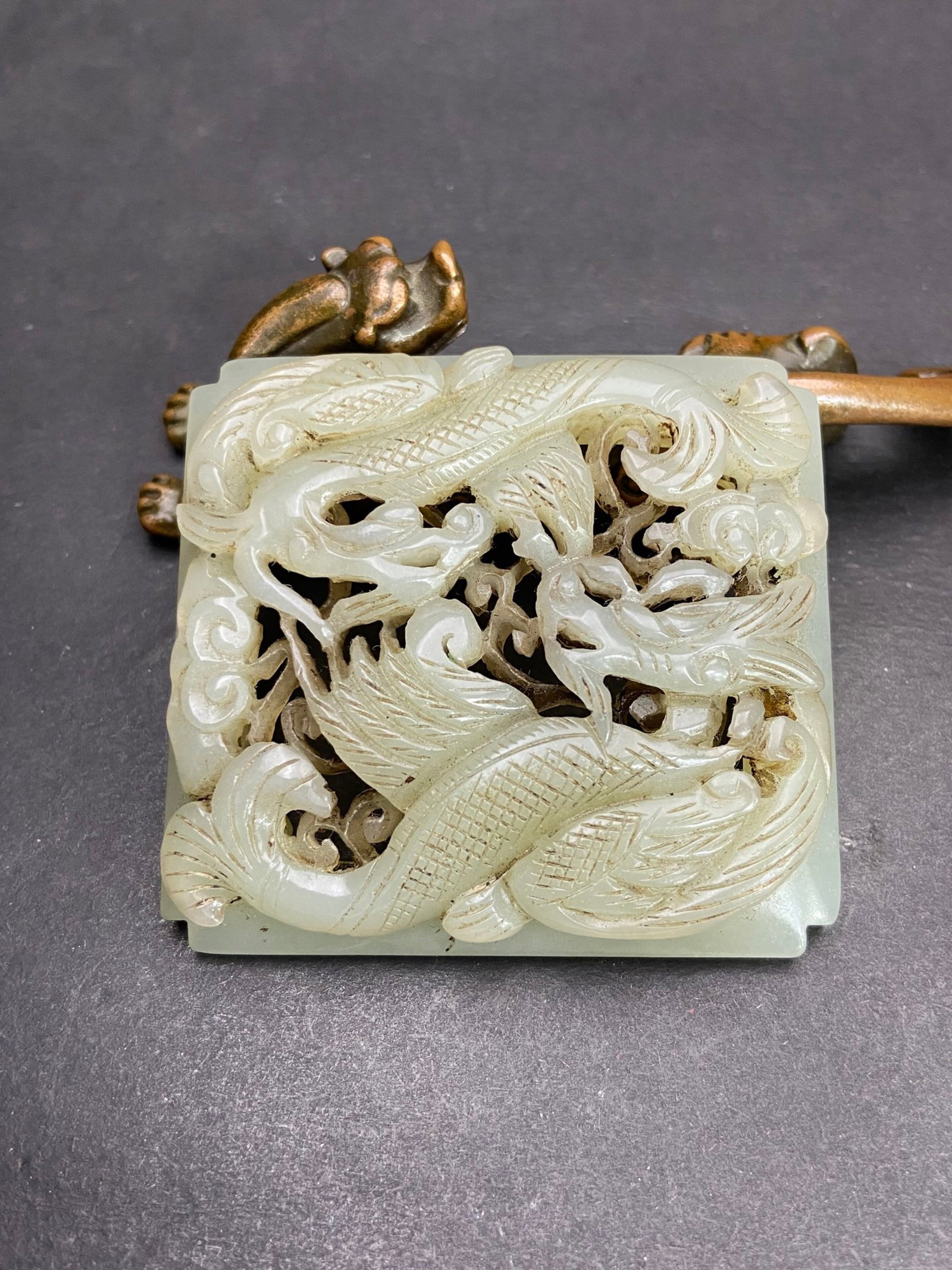 An Exquisite White Jade Fish Pattern Dragon-head Ornament (1 of 9)