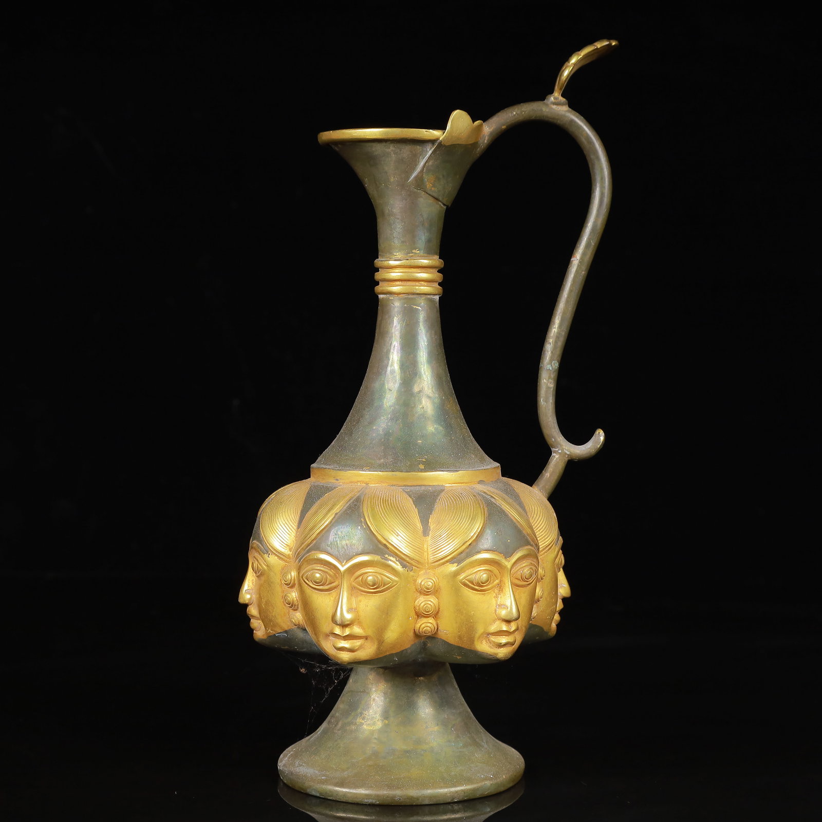 An Exquisite Gilt Silver Figure-Face Pattern Ewer (1 of 13)