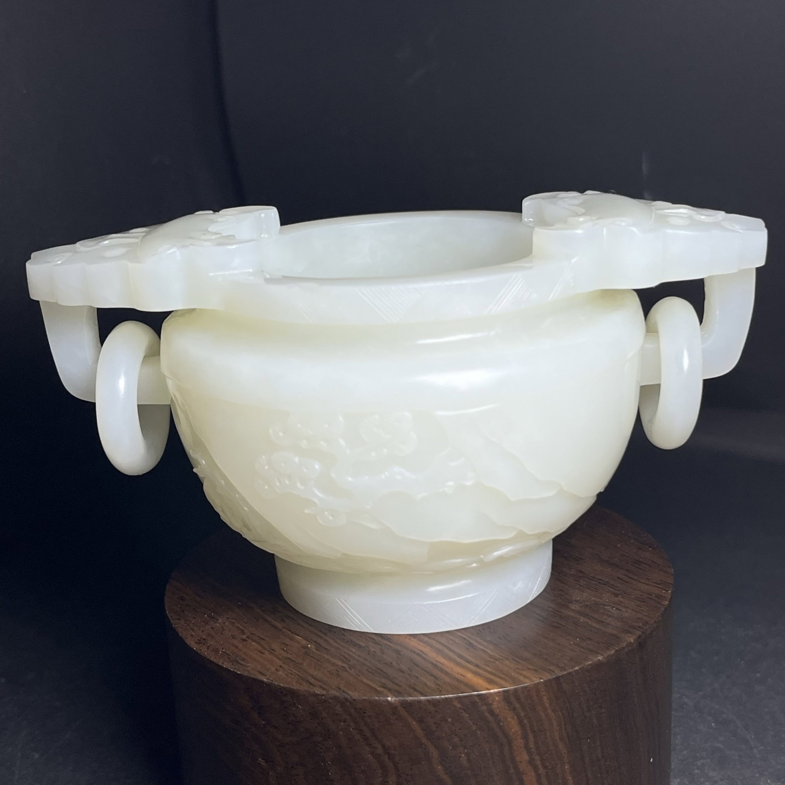 An Exquisite White Jade Landscape Pattern Beast-Ears Censer: An Exquisite White Jade Landscape Pattern Beast-Ears Censer,Qing Dynasty,China,Size:123mmx66mmx82mm,Weight:381g 白玉山水纹兽耳香炉,中国