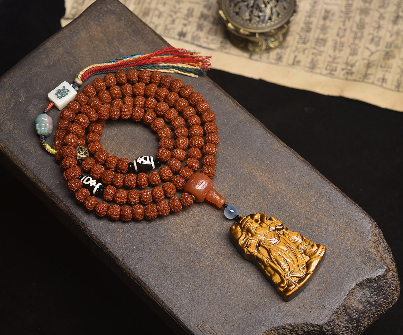 An Exquisite Bodhi Seeds Guangong Pattern Necklace: An Exquisite Bodhi Seeds Guangong Pattern Necklace,Size:9mm,Weight:105.43g 菩提关公像纹项链 