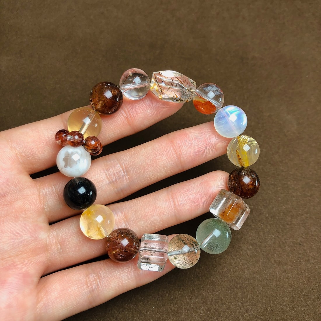 An Exquisite Crystal Bracelets: An Exquisite Crystal Bracelets,Size:11.6mm,10.2mmx10.2mm,Weight:38.4g 水晶手串