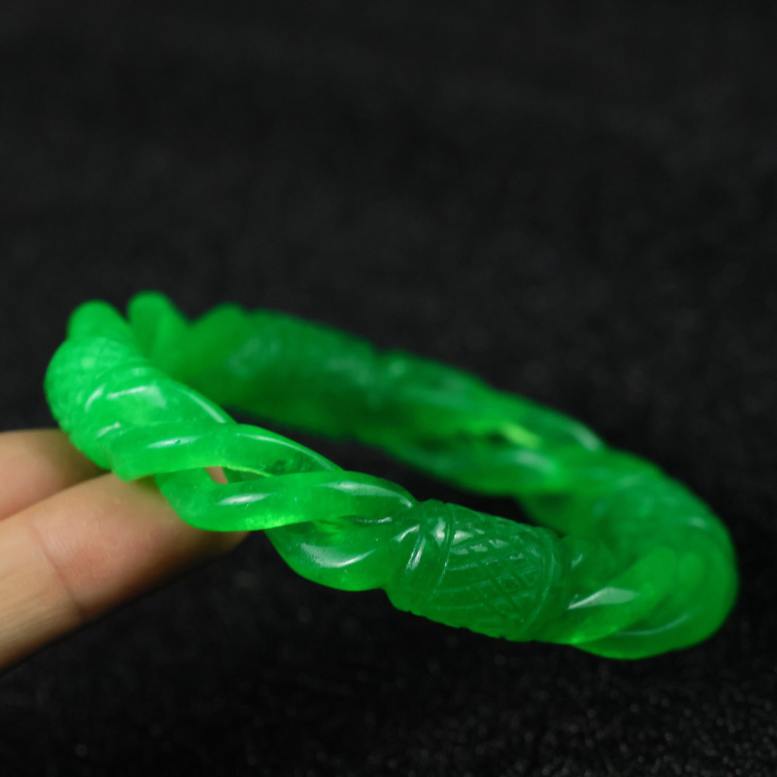 An Exquisite Jadeite Bracelets - 8
