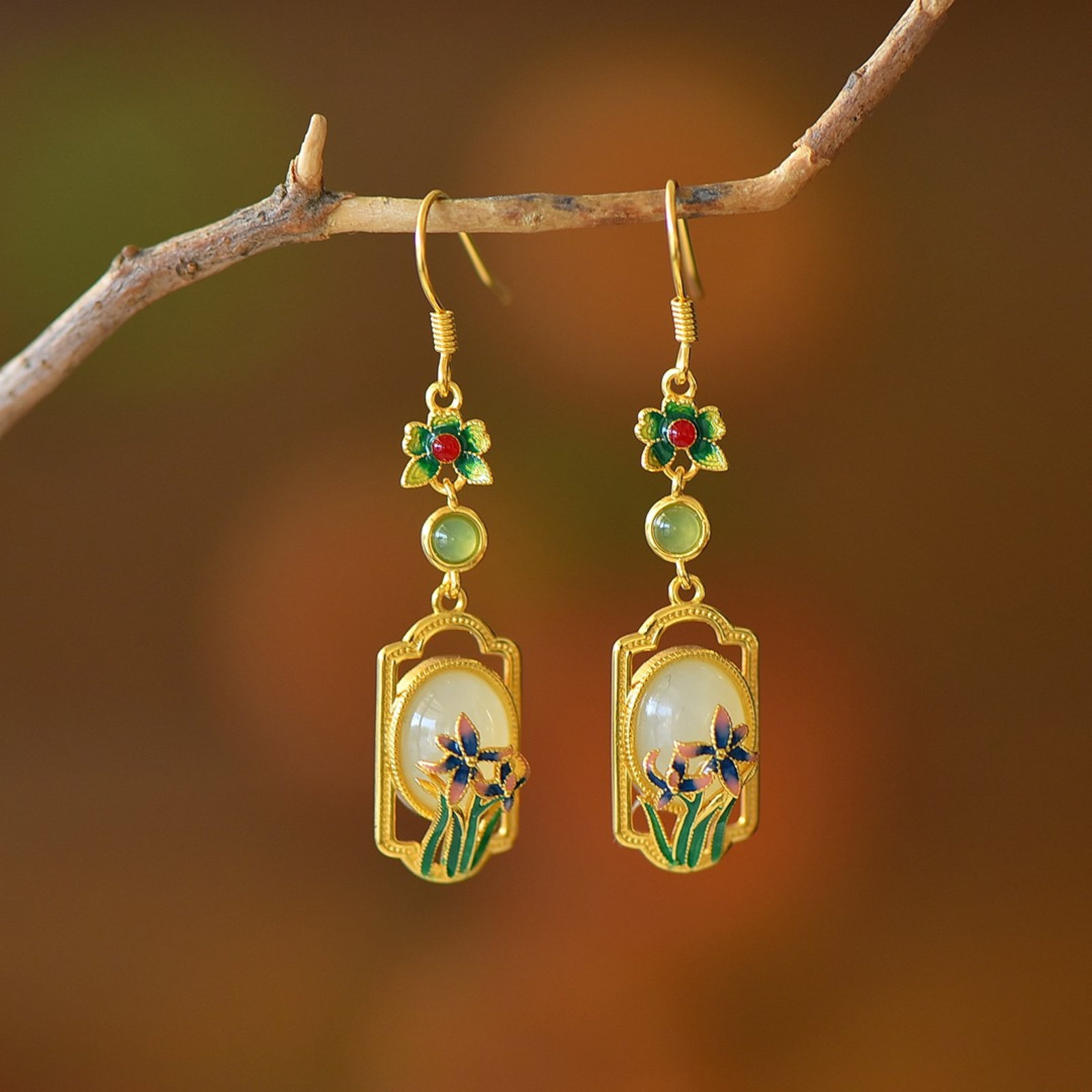 A Pair of Exquisite Sterling Silver-Gold Plated Inlaid White Jade Earrings,Inlaid Pearls: A Pair of Exquisite Sterling Silver-Gold Plated Inlaid White Jade Earrings,Inlaid Pearls 