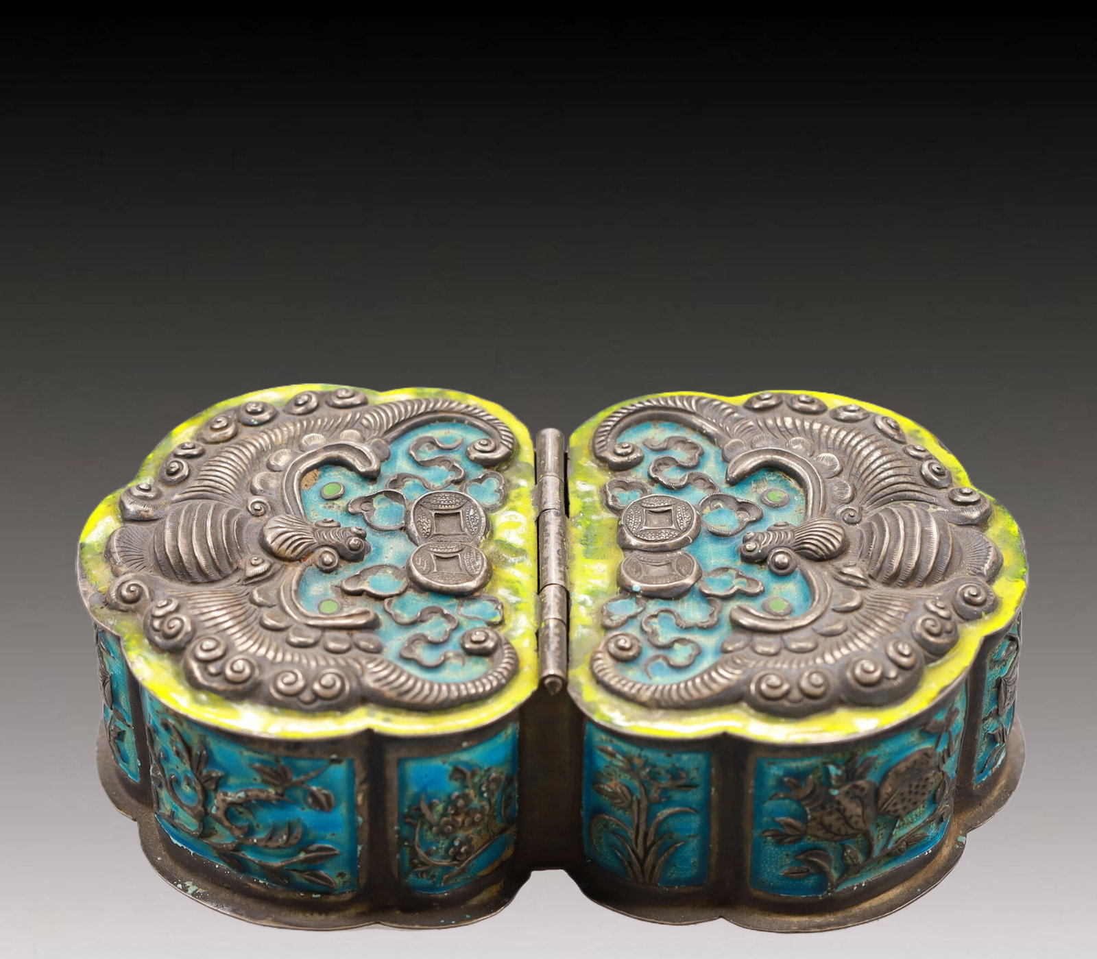 A Superb Silver Blueing 'Flower& Bat' Box (1 of 8)