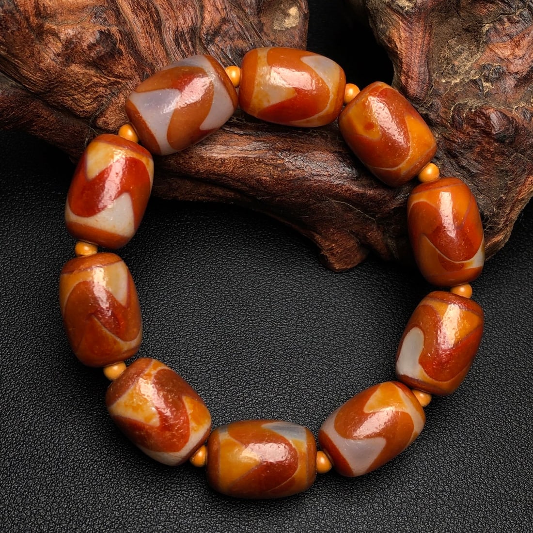 An Exquisite Dzi Bead Bracelets (1 of 9)