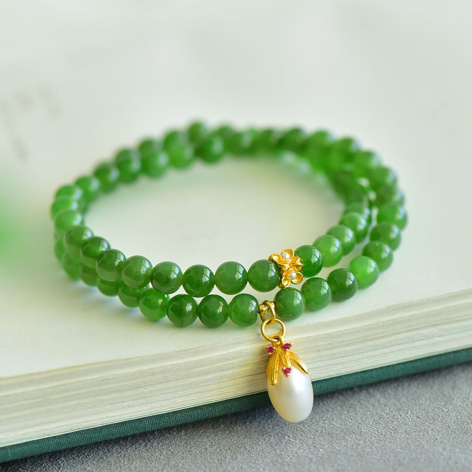 An Exquisite Jasper Bracelets - 2