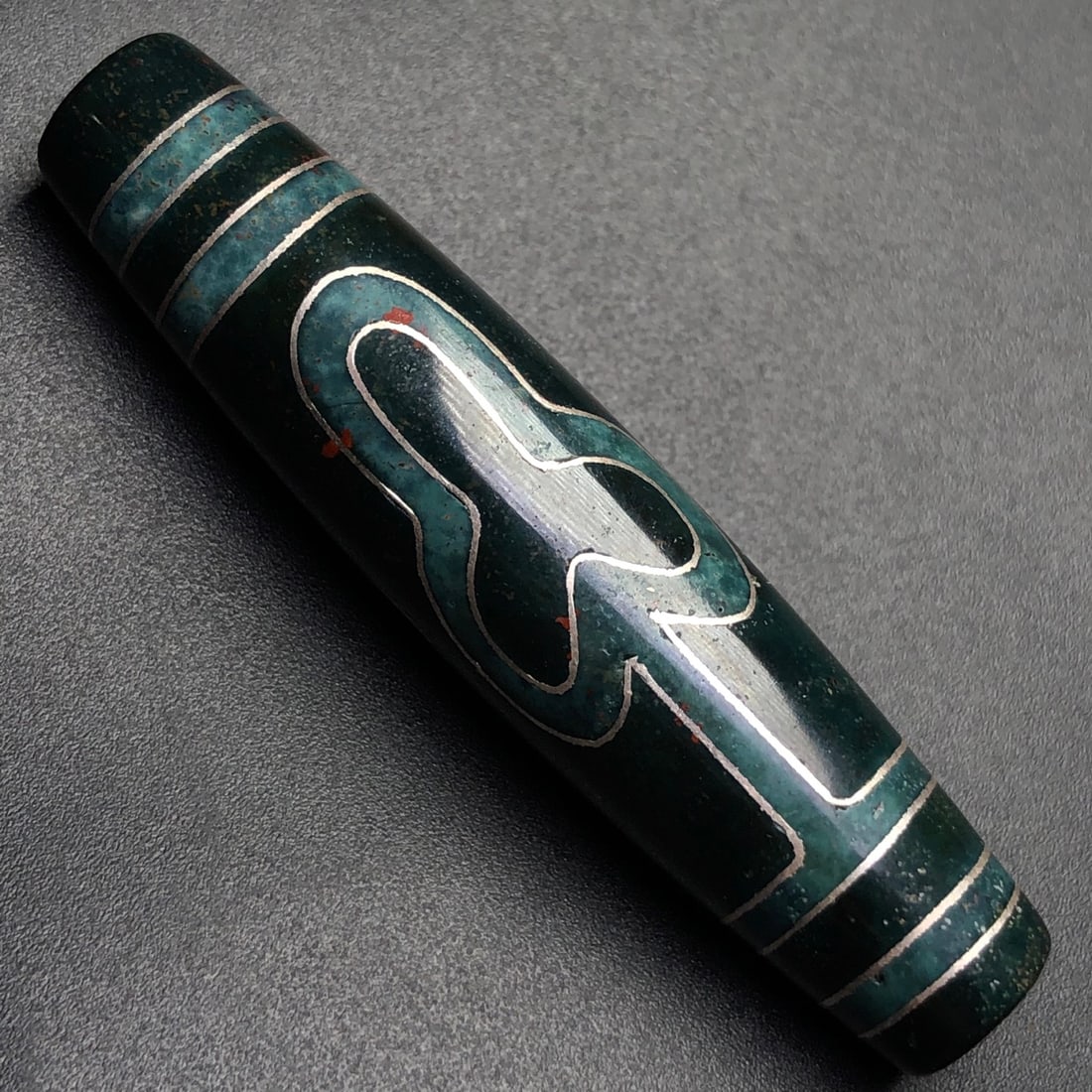 An Exquisite Bodhi Tree Pattern Dzi Bead Pendant,Inlaid Silver Wire,With Cinnabar (1 of 9)