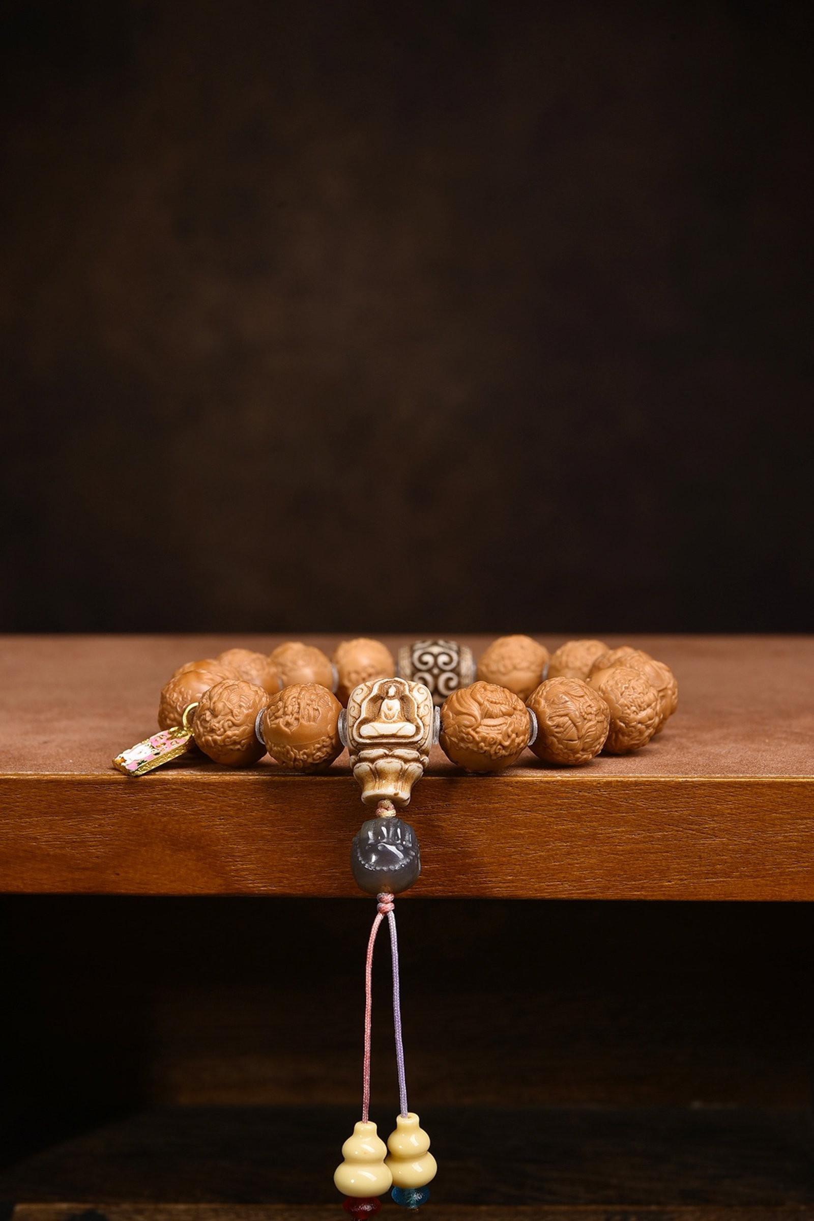 An Exquisite Walnut Bracelets - 2
