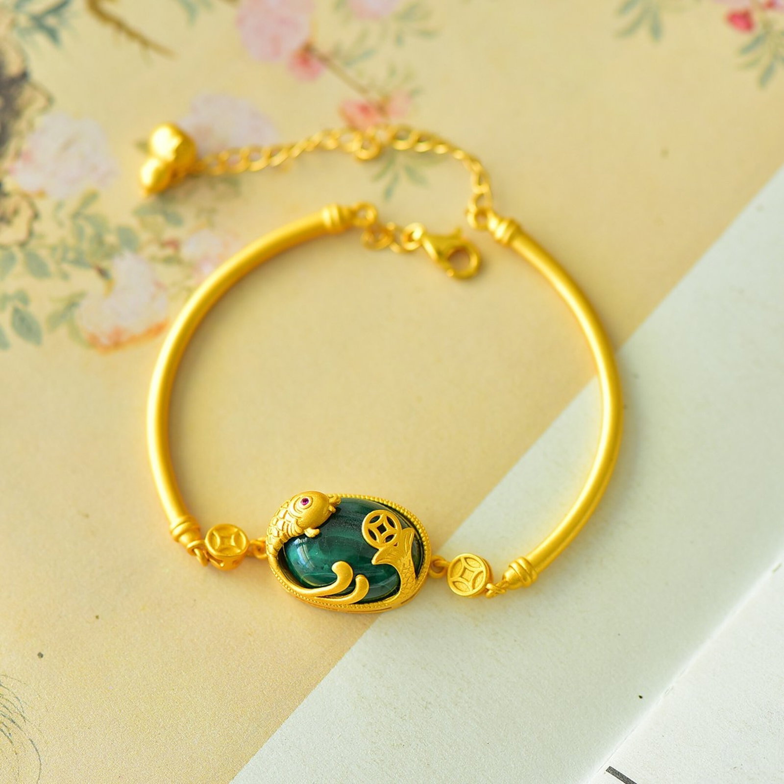 An Exquisite Sterling Silver-Gold Plated Inlaid Jasper Bracelet: An Exquisite Sterling Silver-Gold Plated Inlaid Jasper Bracelet,Size:12mmx16mm 纯银镀金镶碧玉手链