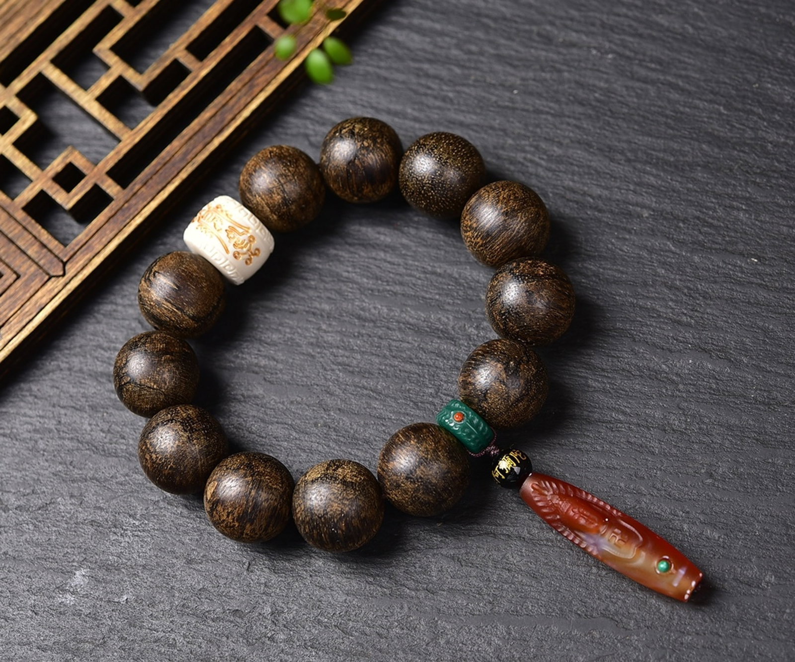 An Exquisite Eaglewood Bracelets: An Exquisite Eaglewood Bracelets,Size:18mm,Weight:45g 沉香木手串