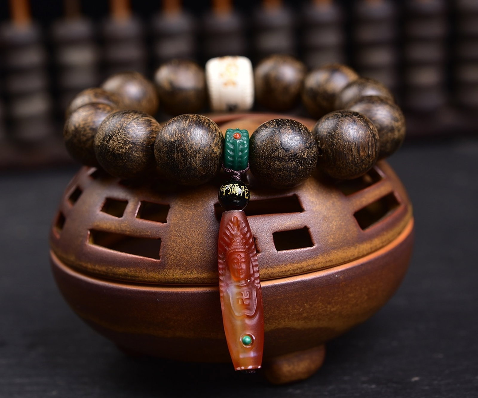 An Exquisite Eaglewood Bracelets - 3