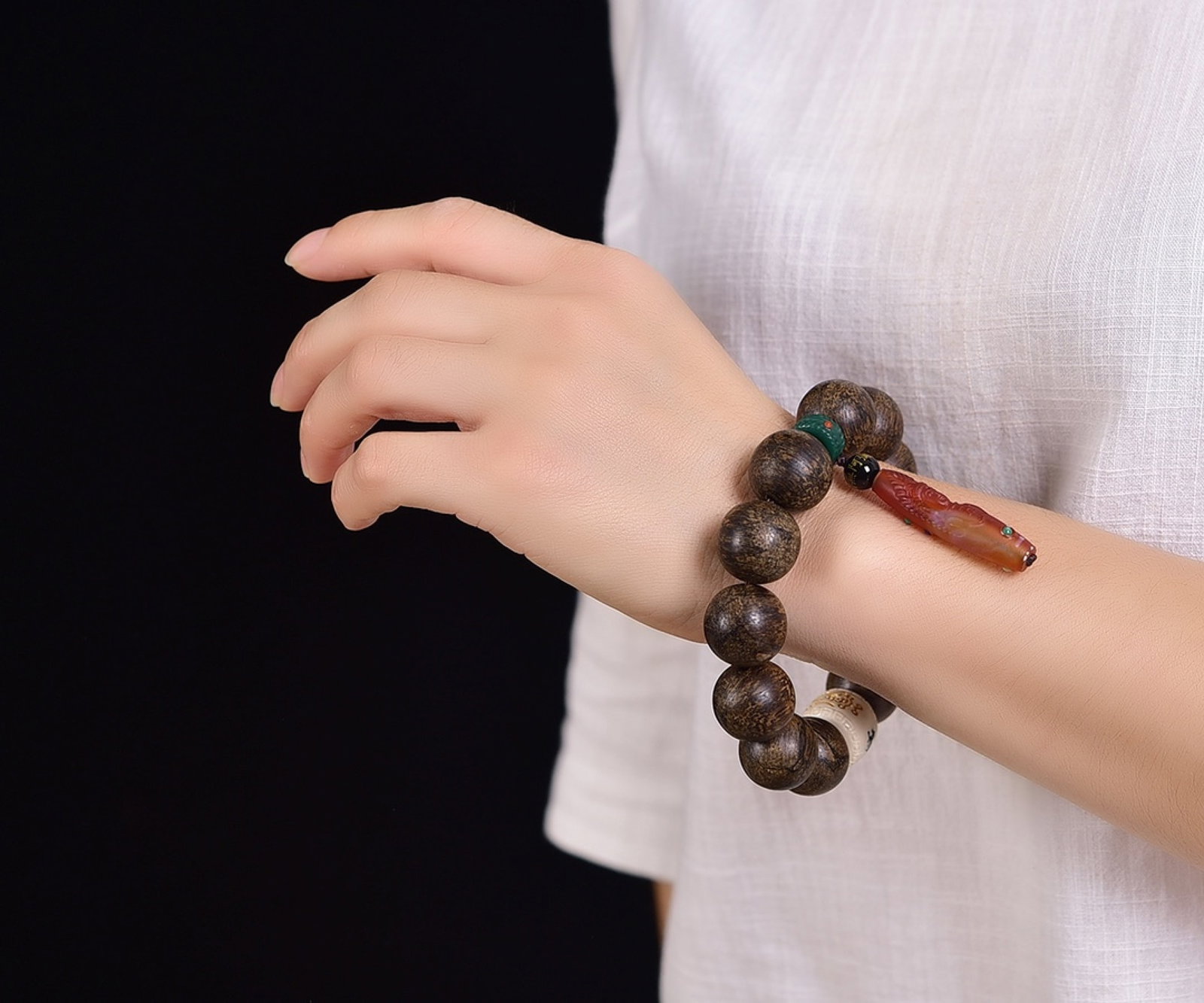 An Exquisite Eaglewood Bracelets - 6