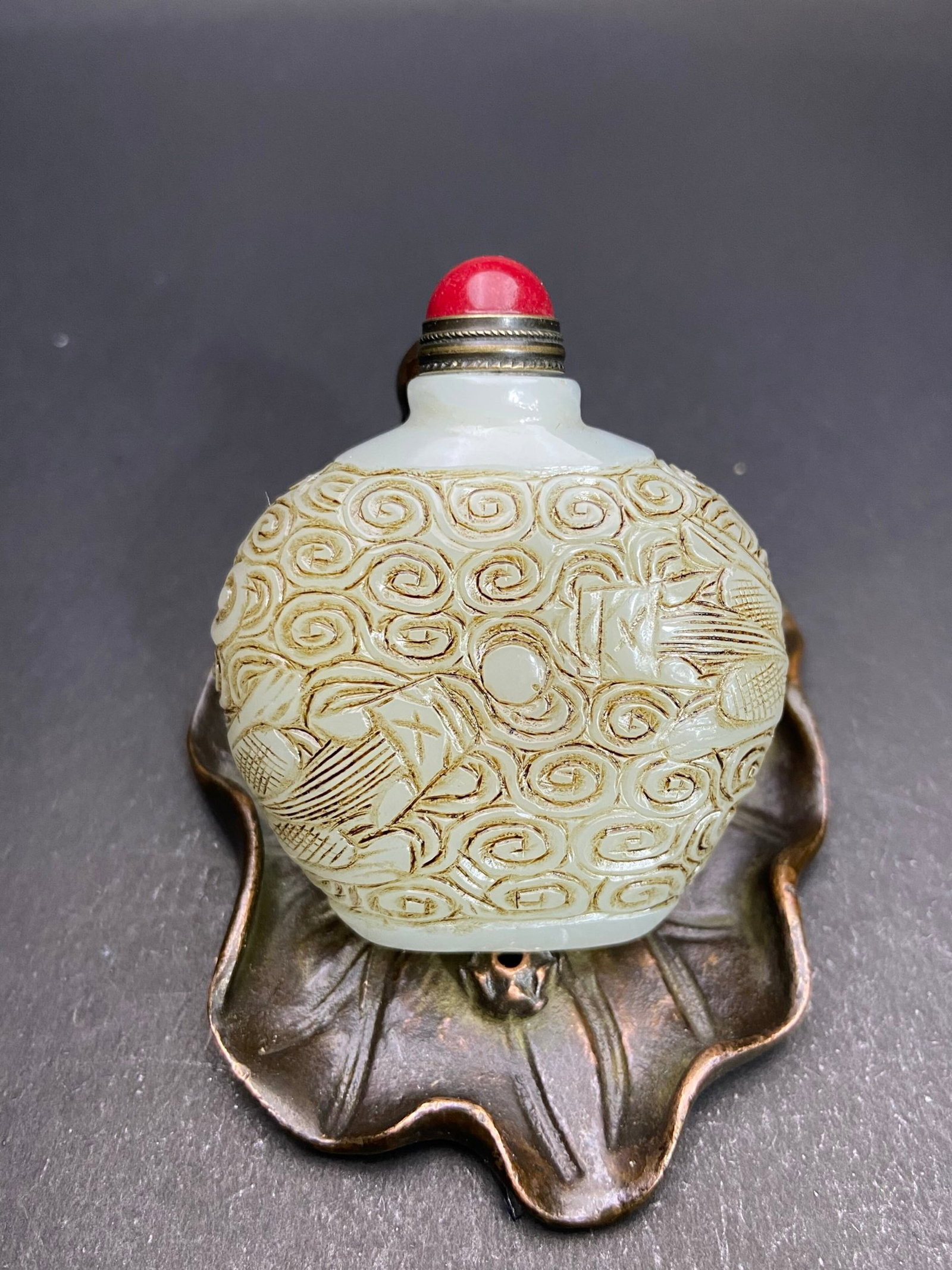 An Exquisite White Jade Chi-Dragon Pattern Snuff Bottle (1 of 7)