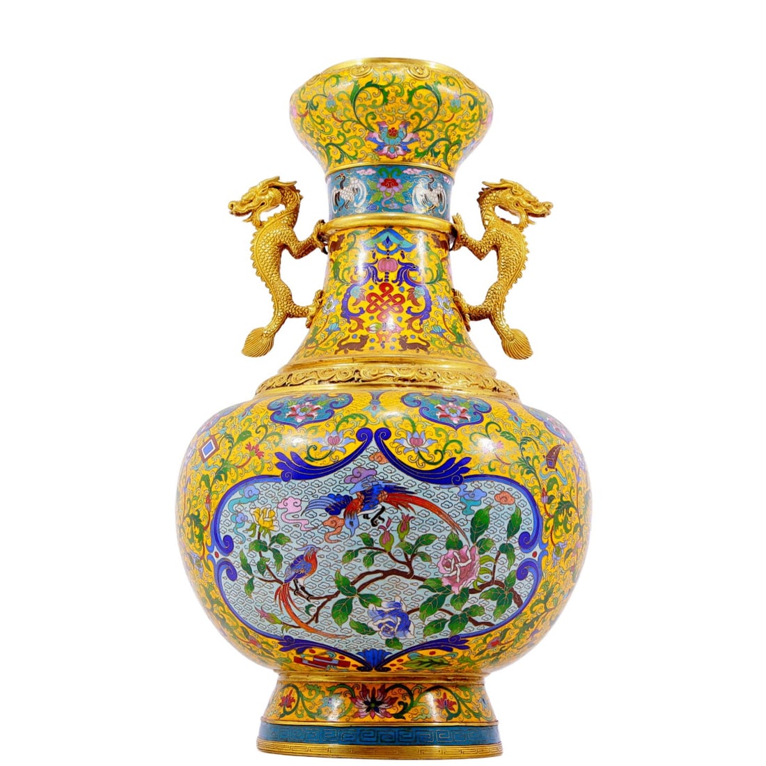 An exquisite cloisonné vase with flower and bird patterns: An exquisite cloisonné dragon-ear vase with flower and bird patterns, Yongzheng four-character mark. The application of filigree technology makes the decoration of this collection more delicate a