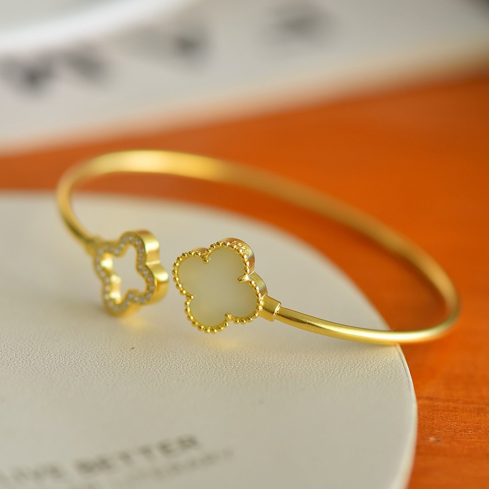 An Exquisite Sterling Silver-Gold Plated Inlaid White Jade Bracelets , Inlaid Diamond: Sterling Silver-Gold Plated Inlaid White Jade Bracelets , Inlaid Diamond , Size :12mmx12mm 