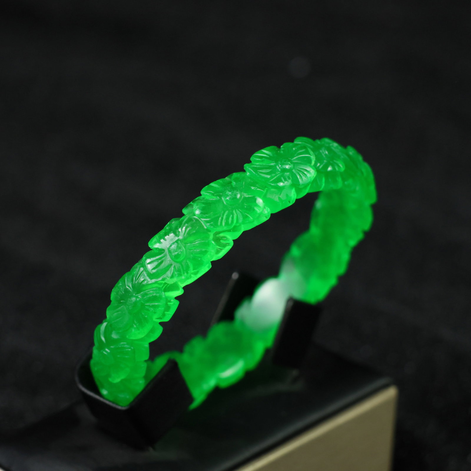 An Exquisite Jadeite Flower Pattern Bracelets - 5