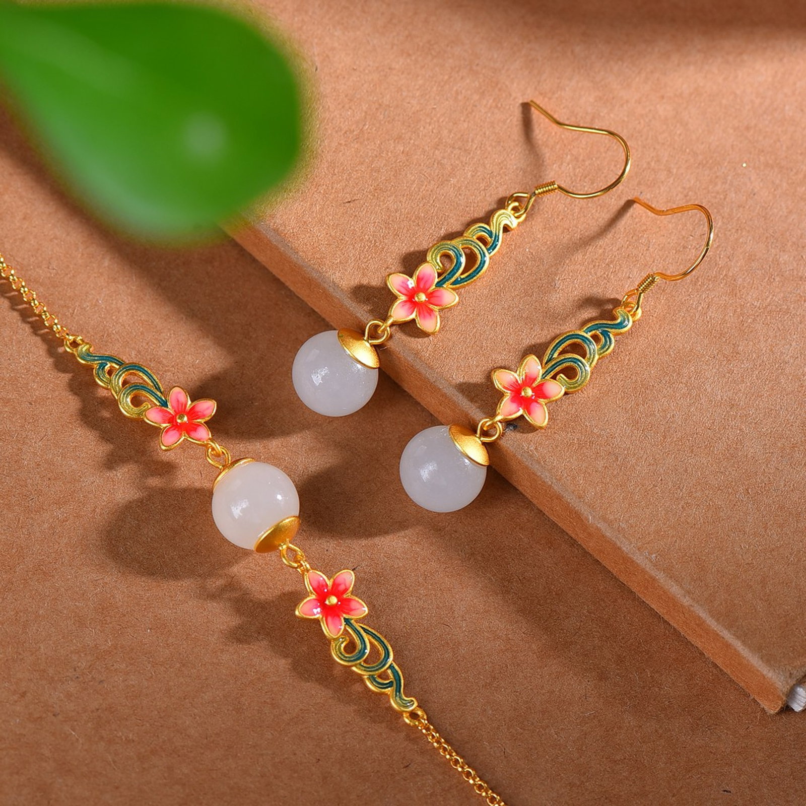 A Set of Fine Sterling Silver-Gold Plated Inlaid White Jade Enamel Jewelrys: A Set of Fine Sterling Silver-Gold Plated Inlaid White Jade Enamel Jewelrys,Size:(Earrings)10mmx10mm,(Bracelets)10mmx10mm 