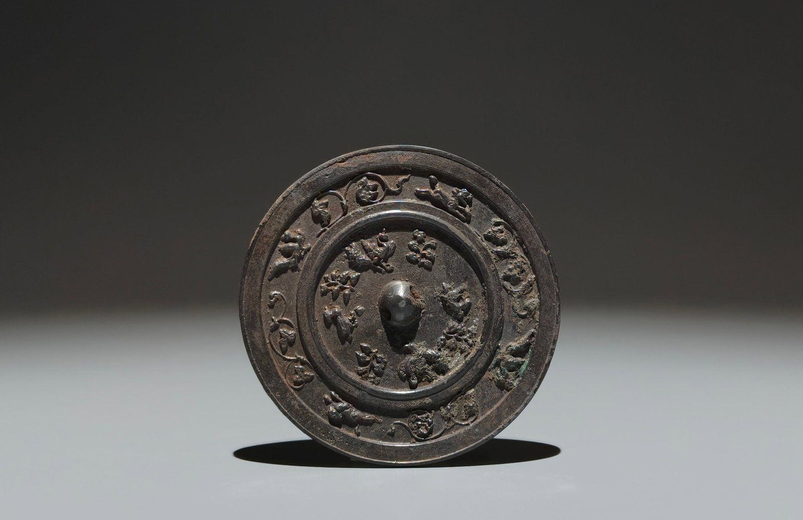 An Archaic Bronze Flower Pattern Mirror: An Archaic Bronze Flower Pattern Mirror,Sui Dynasty,China,Size:3.7in 青铜花卉纹镜子,中国隋代