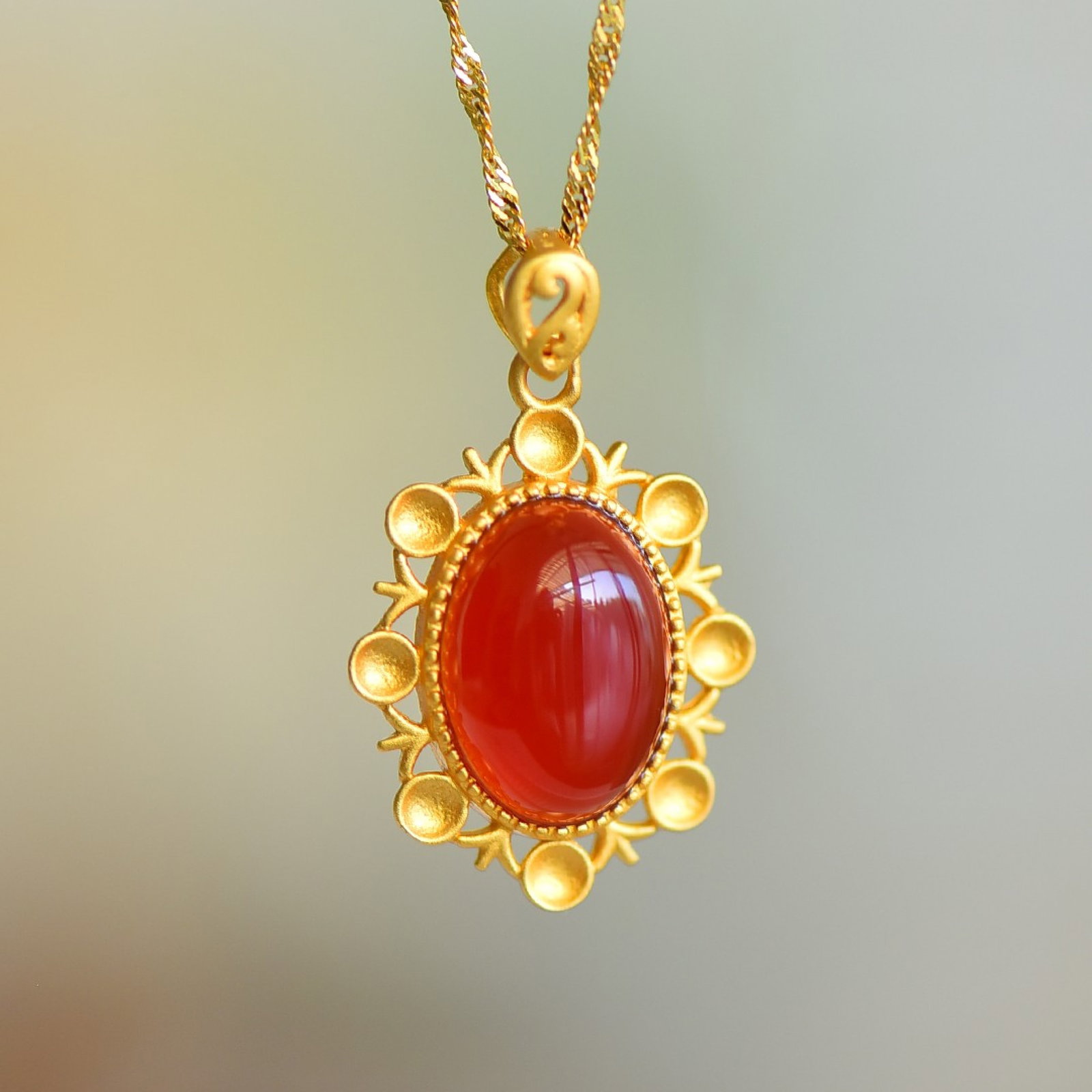 An Exquisite Sterling Silver-Gold Plated Inlaid Agate Pendant: An Exquisite Sterling Silver-Gold Plated Inlaid Agate Pendant,Size:10mmx14mm 纯银镀金镶玛瑙吊坠