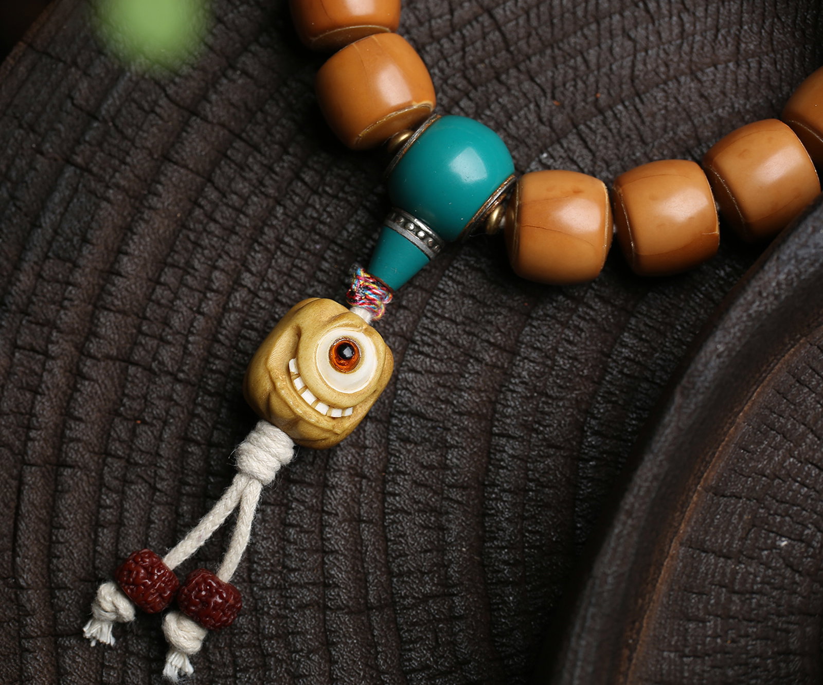 An Exquisite Olive Pit Bracelets - 3