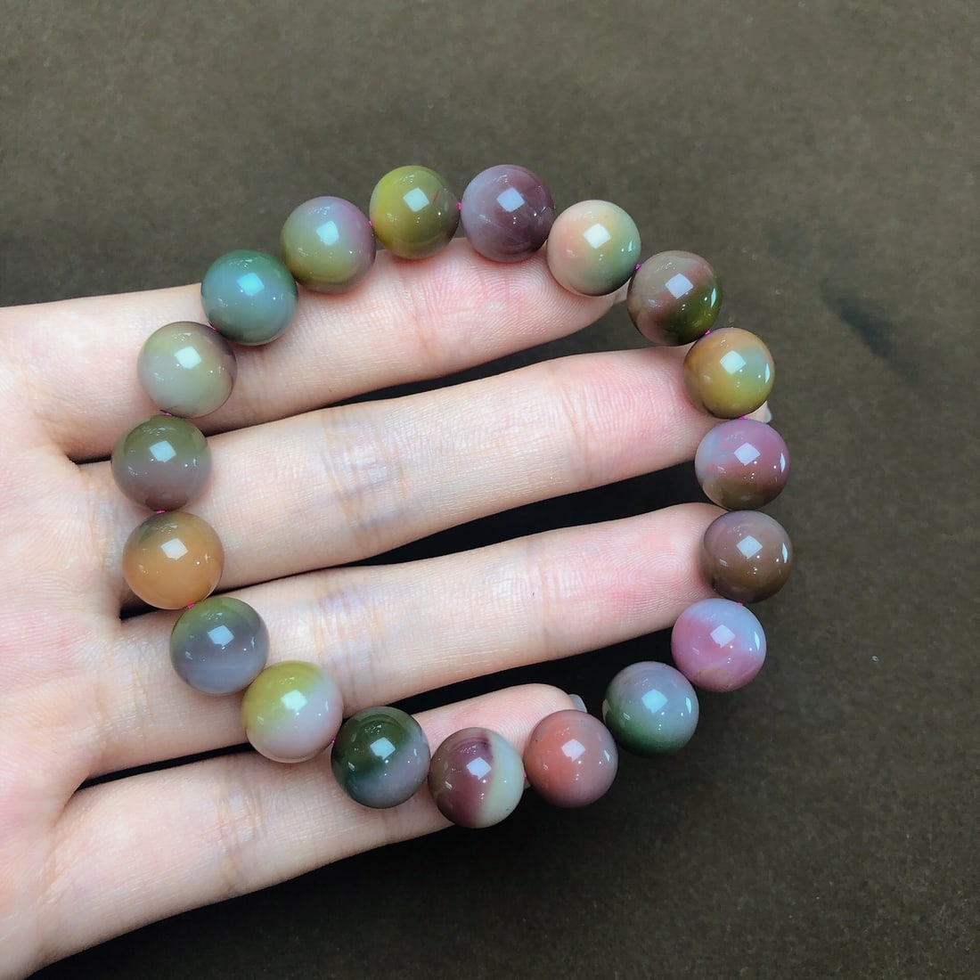 An Exquisite Agate Bracelets: An Exquisite Agate Bracelets,Size:10mm,Weight:27.1g 玛瑙手串